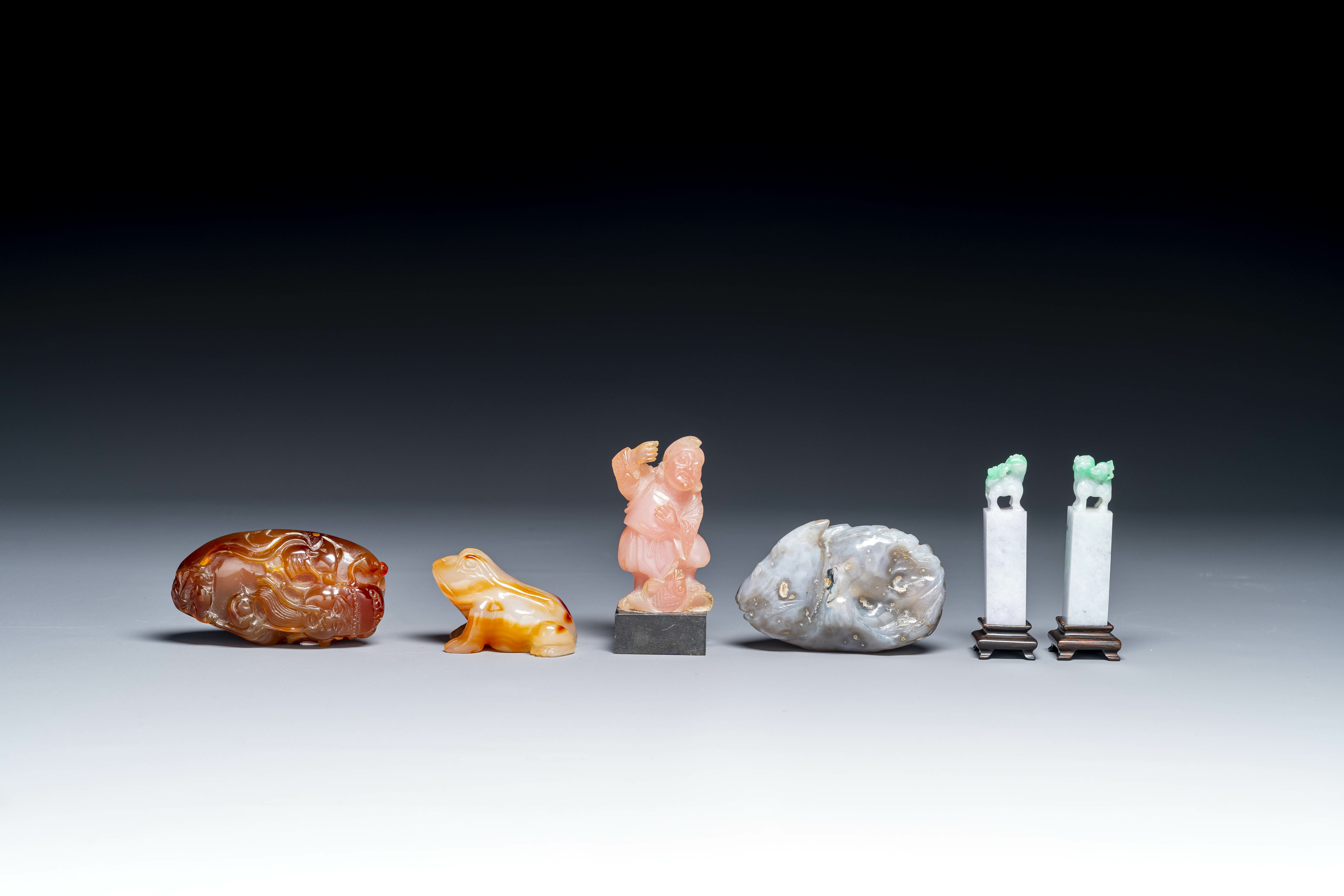 A group of Chinese carvings in lapis lazuli, pink quartz and other precious stones, with several sta - Image 5 of 8