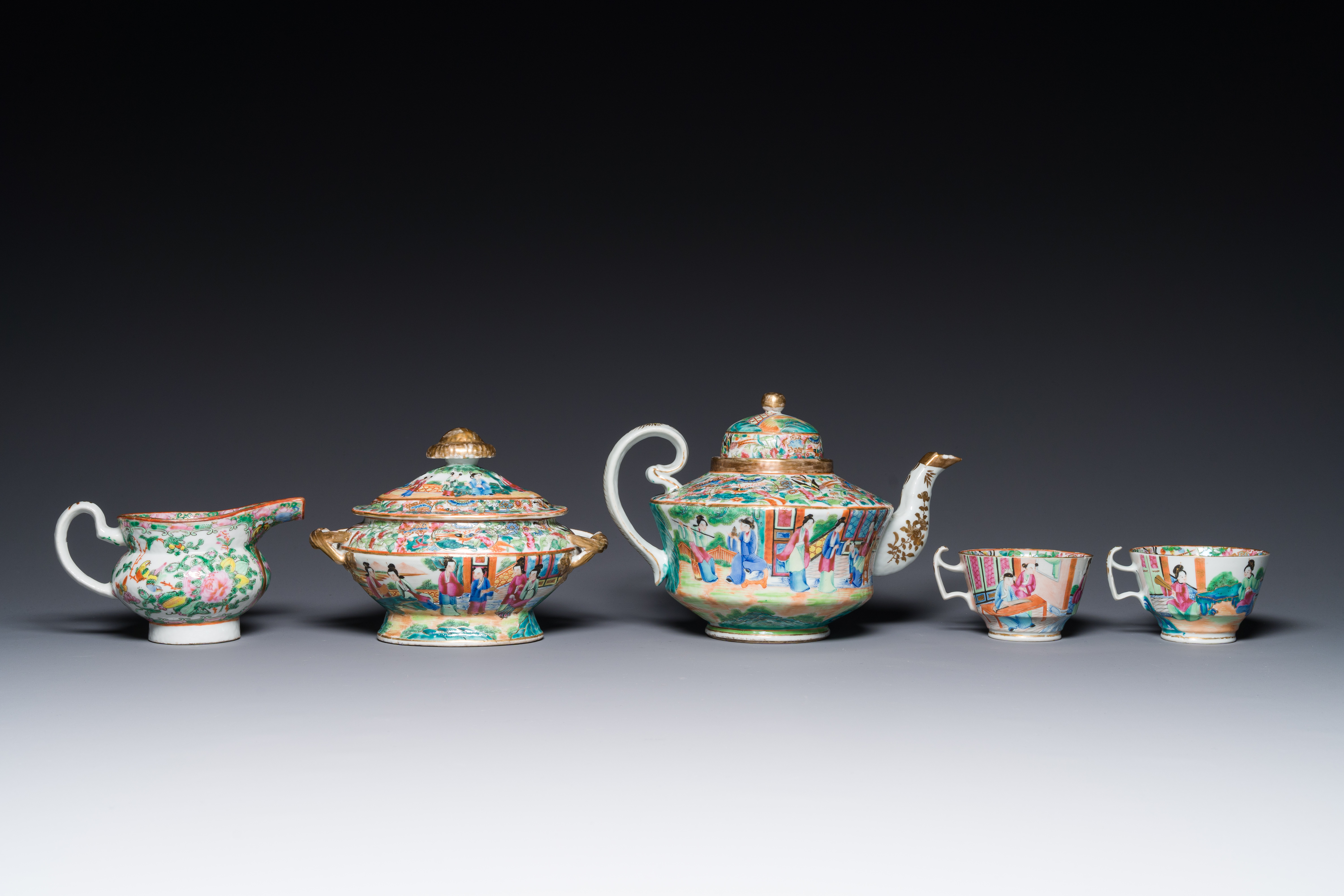 A Chinese Canton famille rose 11-piece tea service, 19th C. - Image 3 of 7