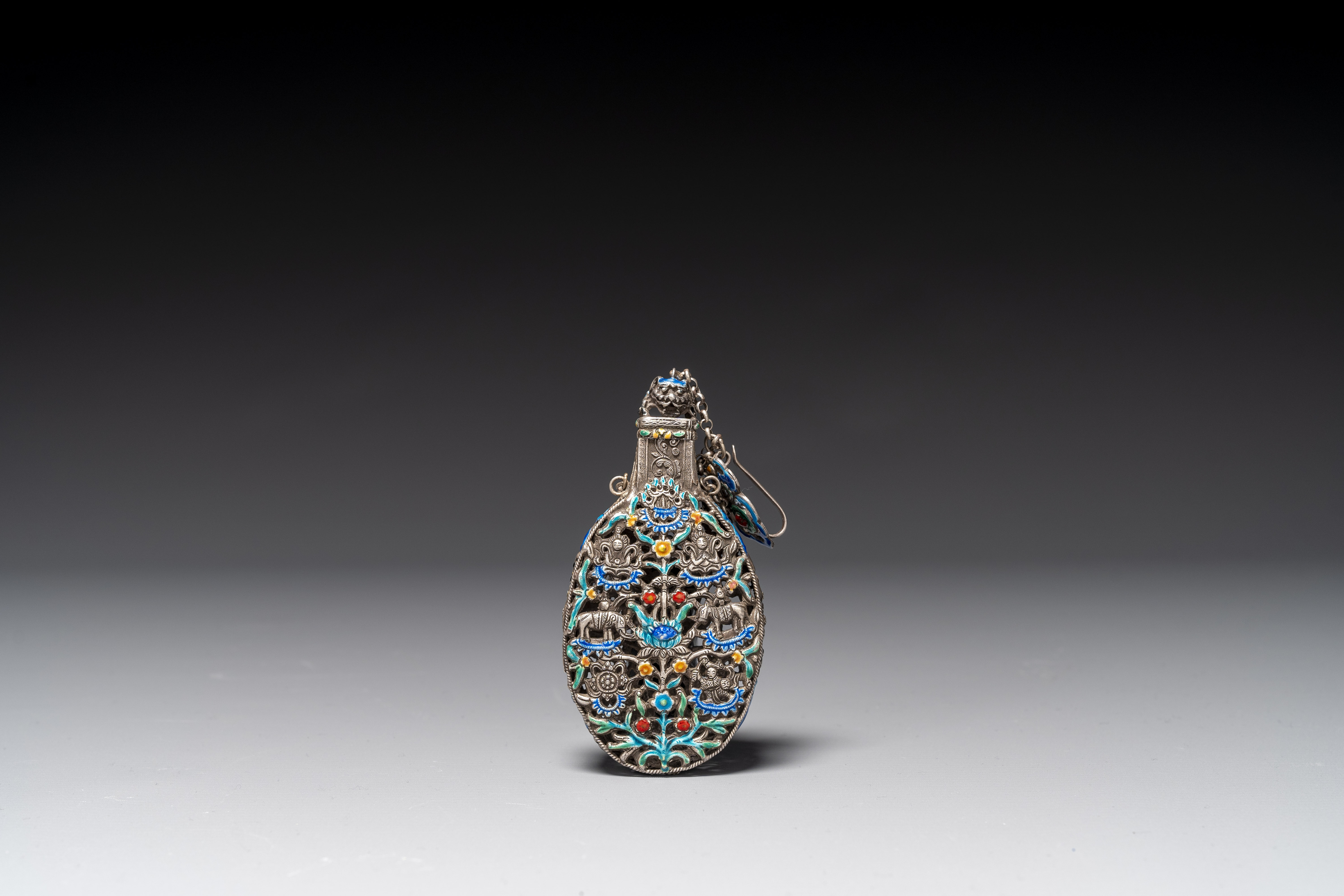 A Chinese openworked and partly enamelled silver bottle, 19th C. - Image 3 of 7