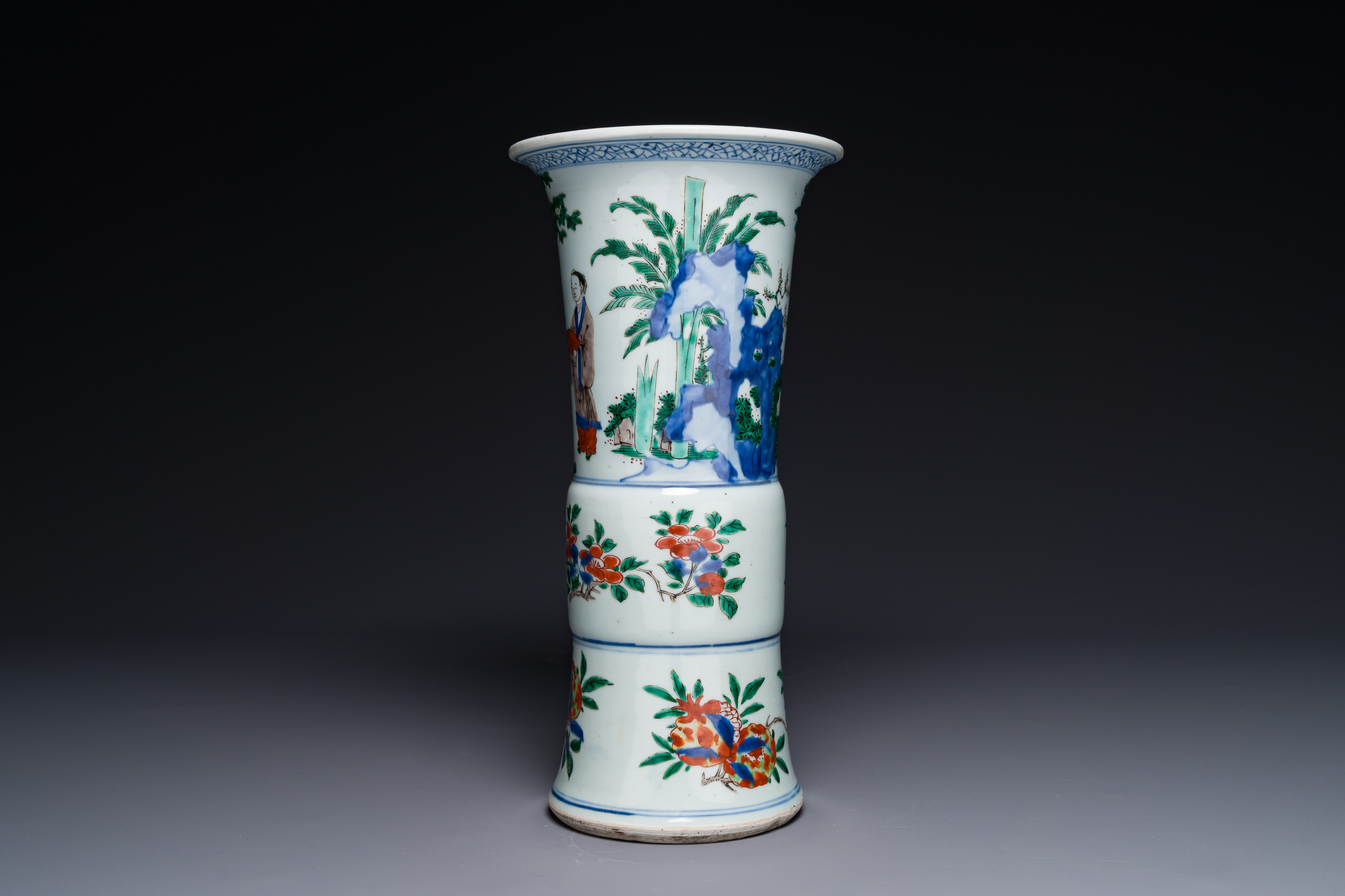 A Chinese wucai 'gu' vase with figurative design, Transition period - Image 4 of 7