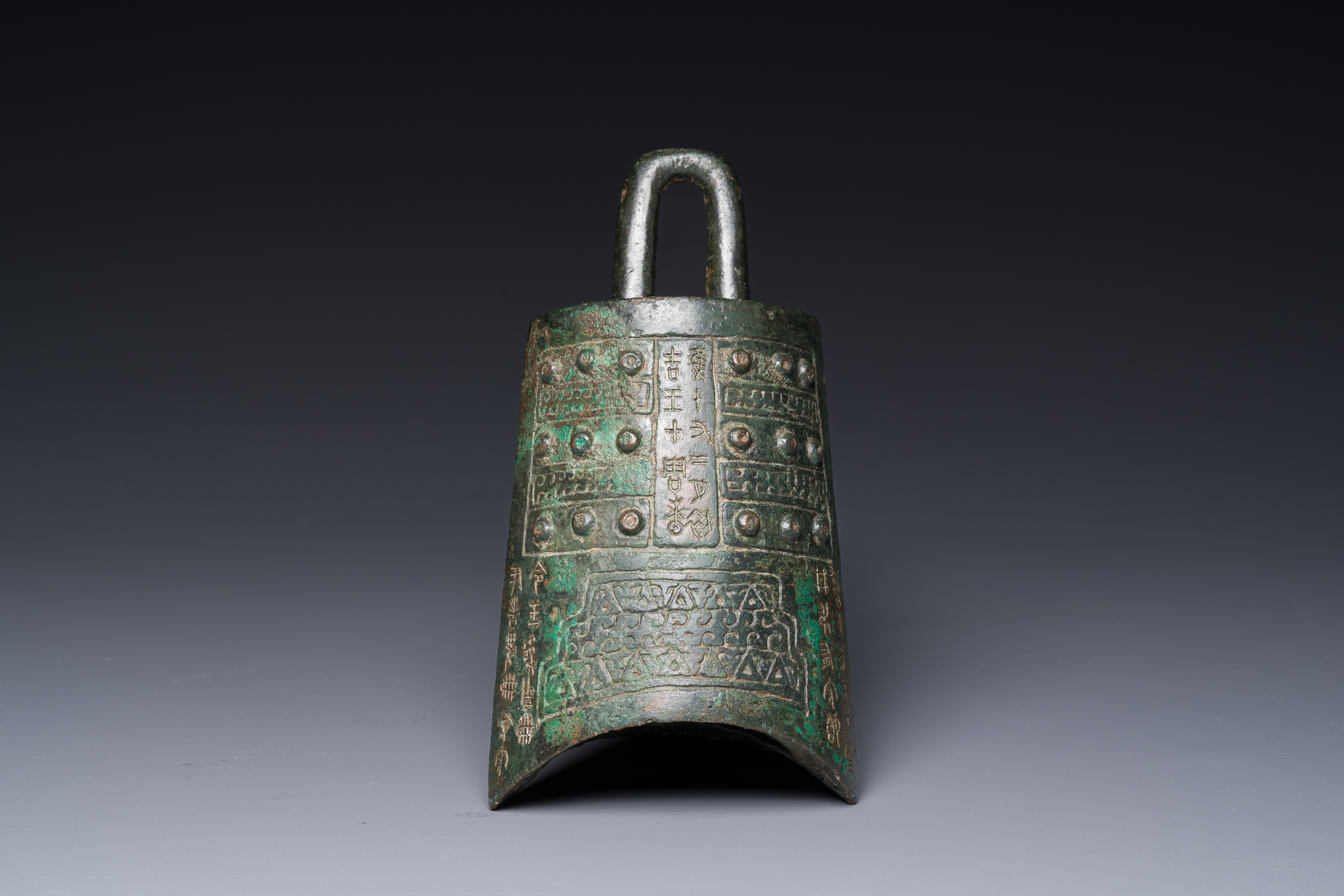 A rare Chinese inscribed archaic bronze bell, Eastern Zhou - Image 2 of 18