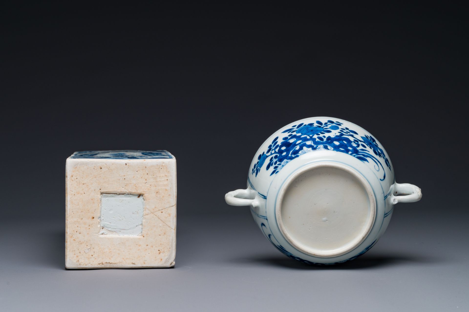 A Chinese blue and white square 'Long Eliza' flask and a covered bowl, Kangxi - Bild 8 aus 10