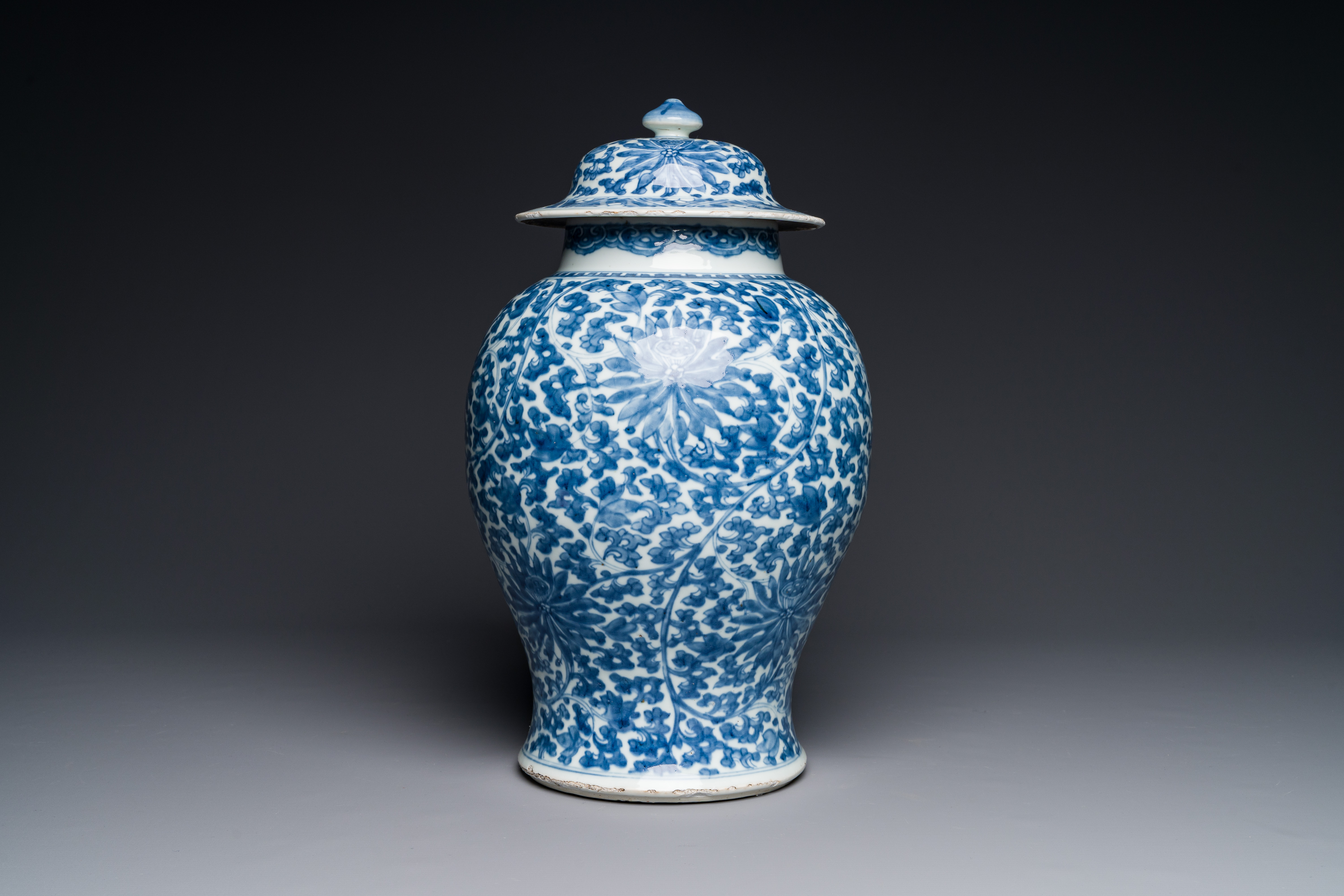 A Chinese blue and white 'lotus scroll' vase and cover, Kangxi - Image 3 of 4