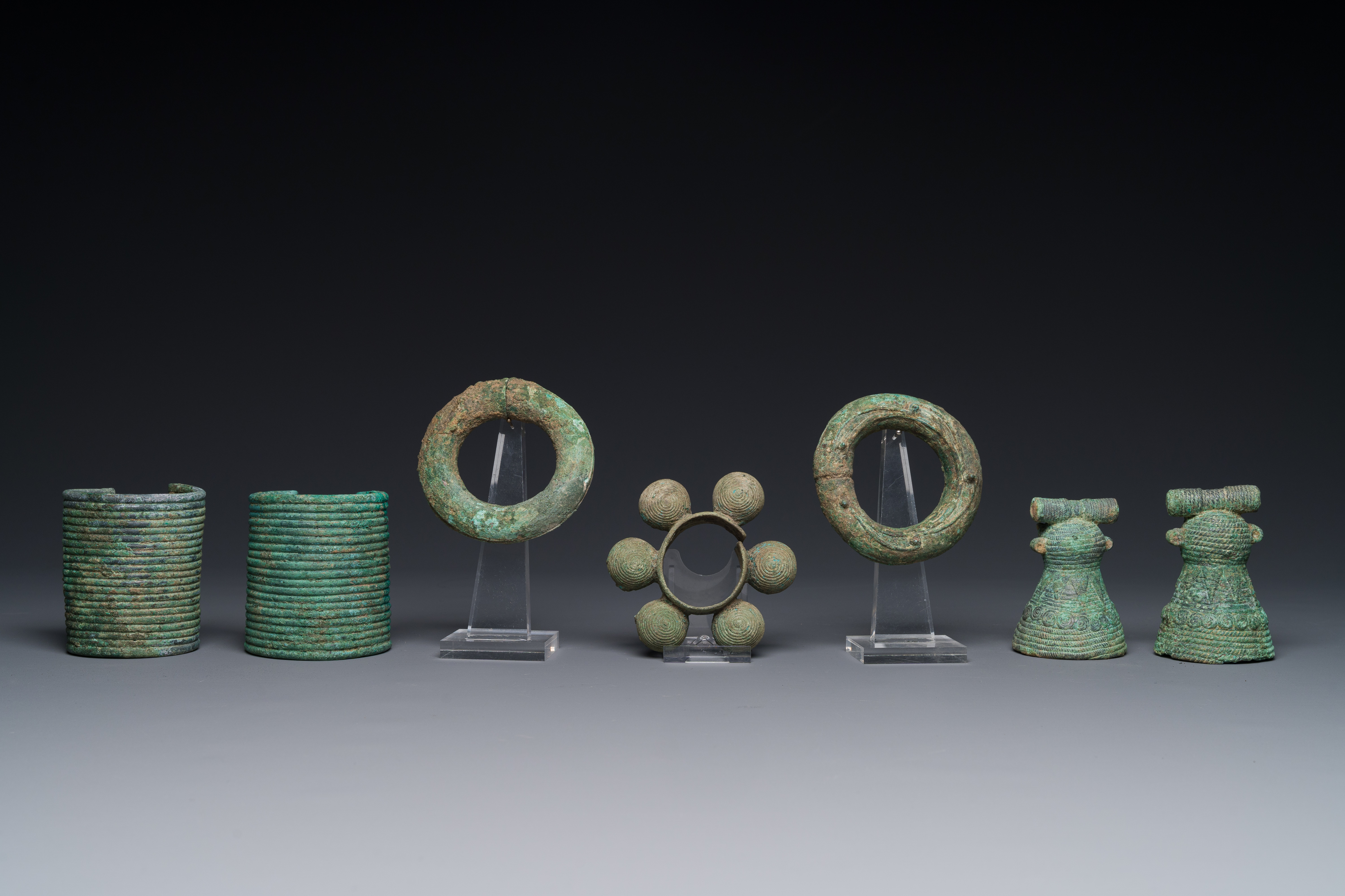 A collection of bronze bracelets and animal bells, Vietnam and Cambodia, 4th/1st C. B.C - Image 2 of 18