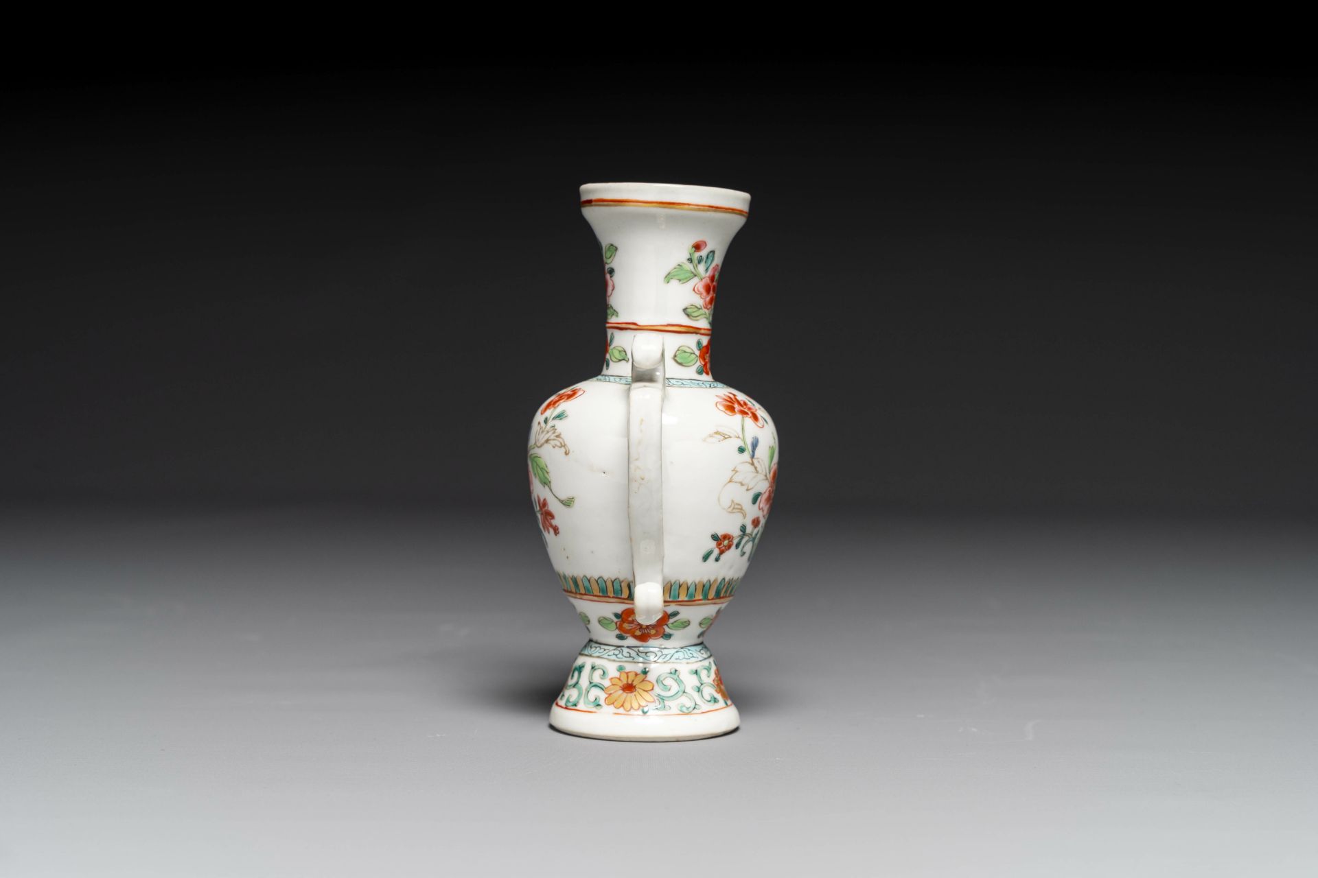 An unusual Chinese famille rose export porcelain vase, Qianlong - Bild 4 aus 6