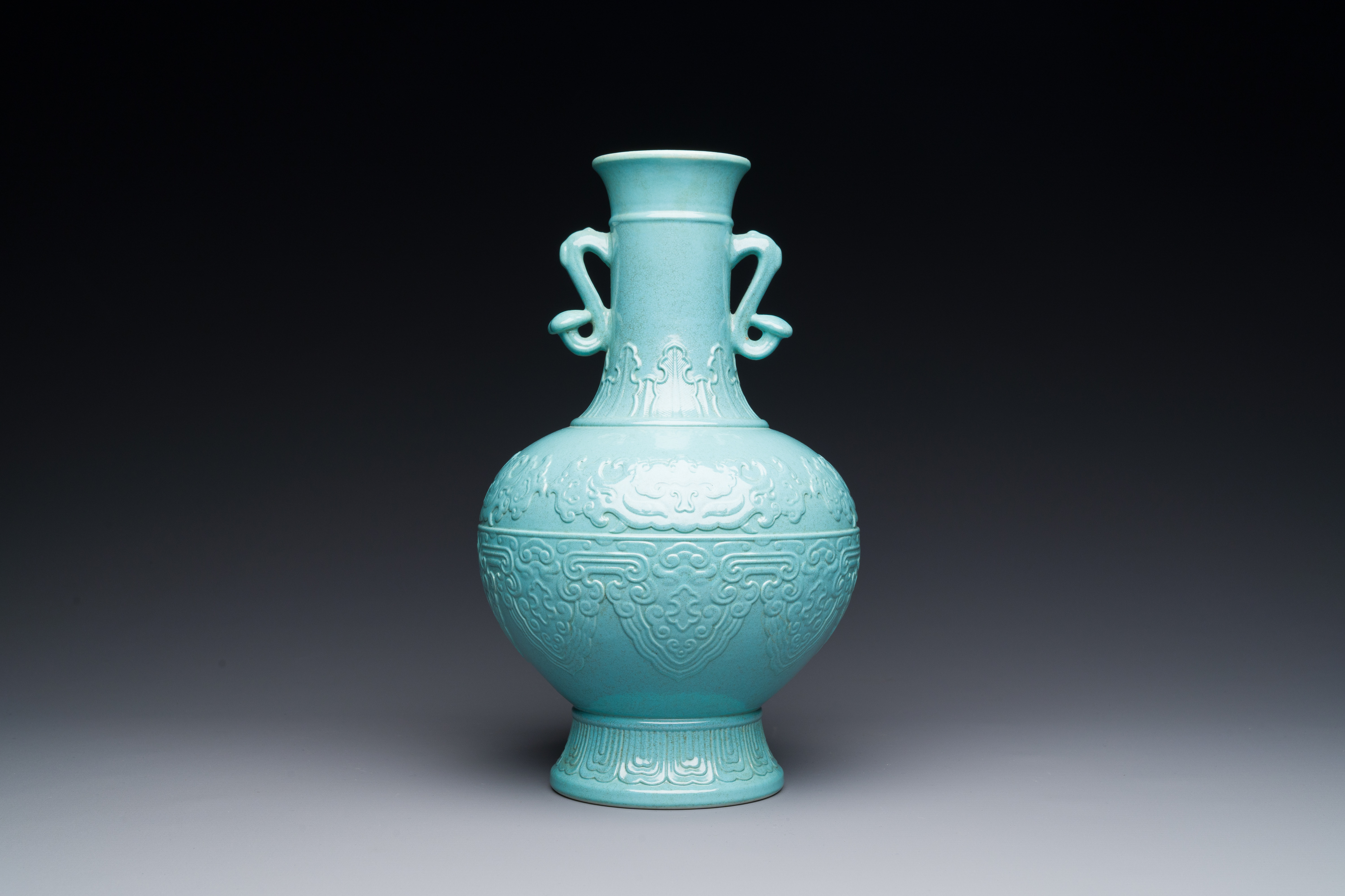 A Chinese monochrome turquoise-glazed vase with ruyi handles, Qianlong mark, 19/20th C.