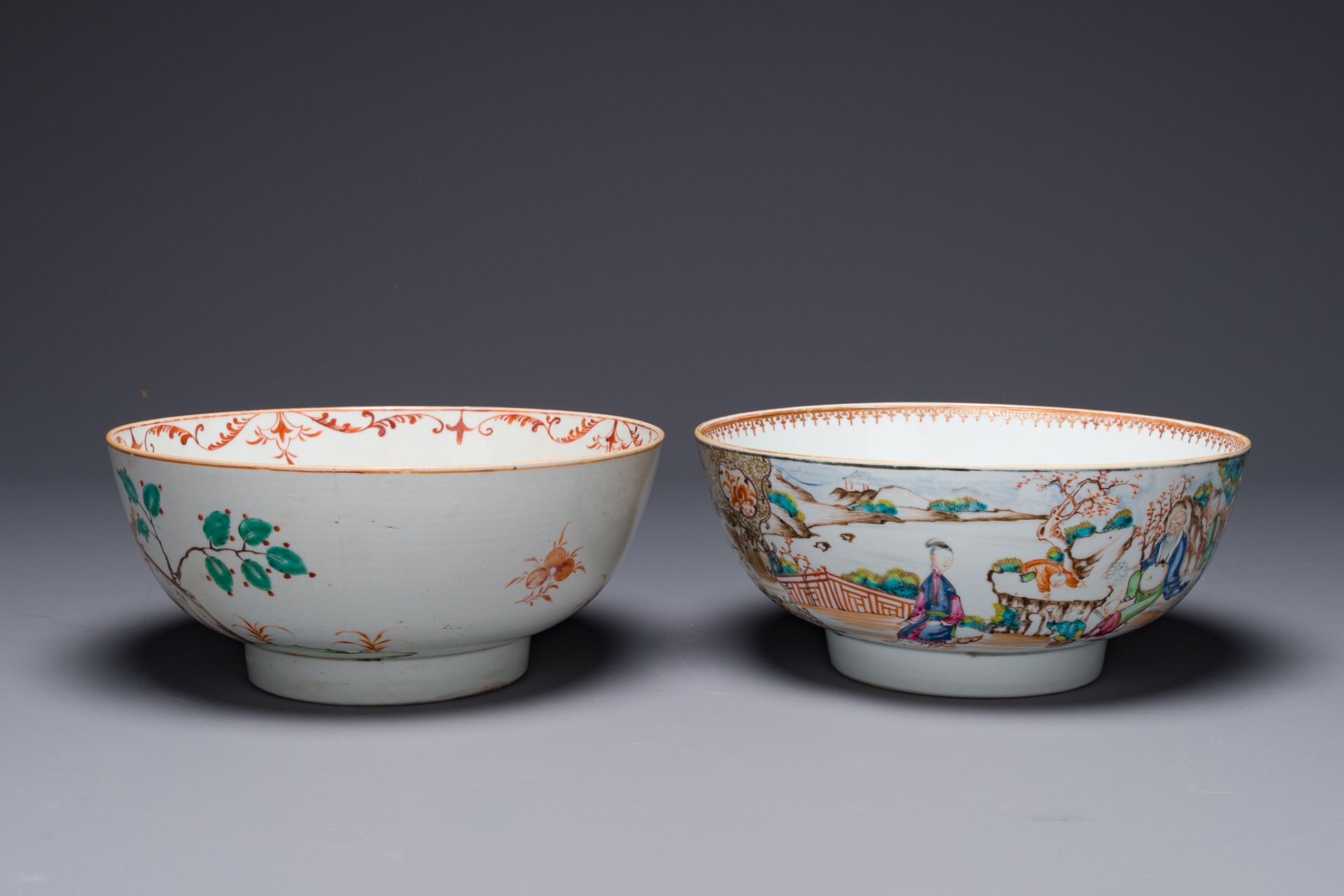 A Dutch-decorated Chinese bowl and a Canton famille rose 'mandarin subject' bowl, Qianlong - Bild 6 aus 8