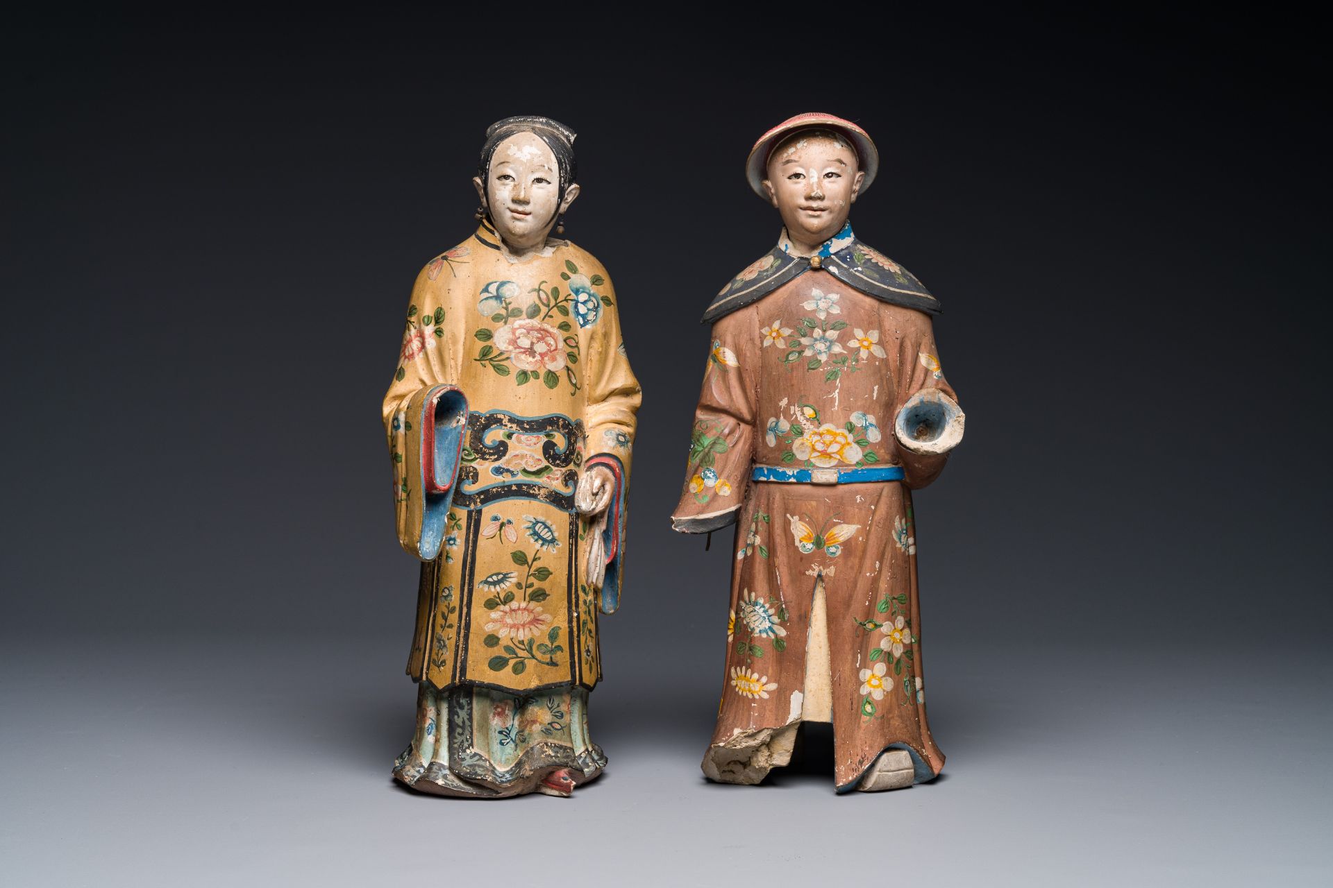 A pair of Chinese export polychrome decorated clay nodding head figures, 18/19th C. - Image 2 of 4