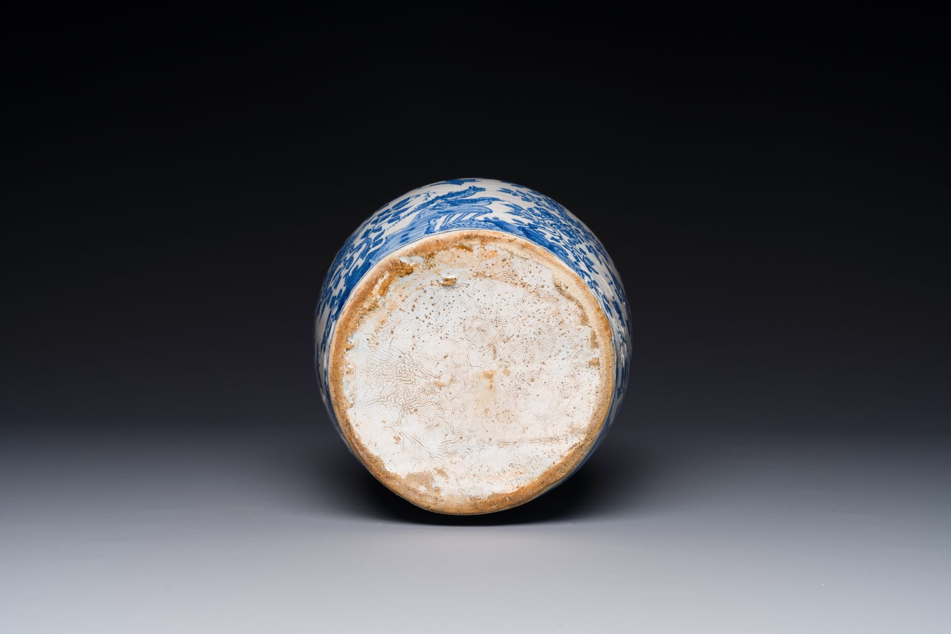 A Dutch blue and white chinoiserie bottle vase, Delft or Haarlem, 1st half 17th C. - Image 7 of 7