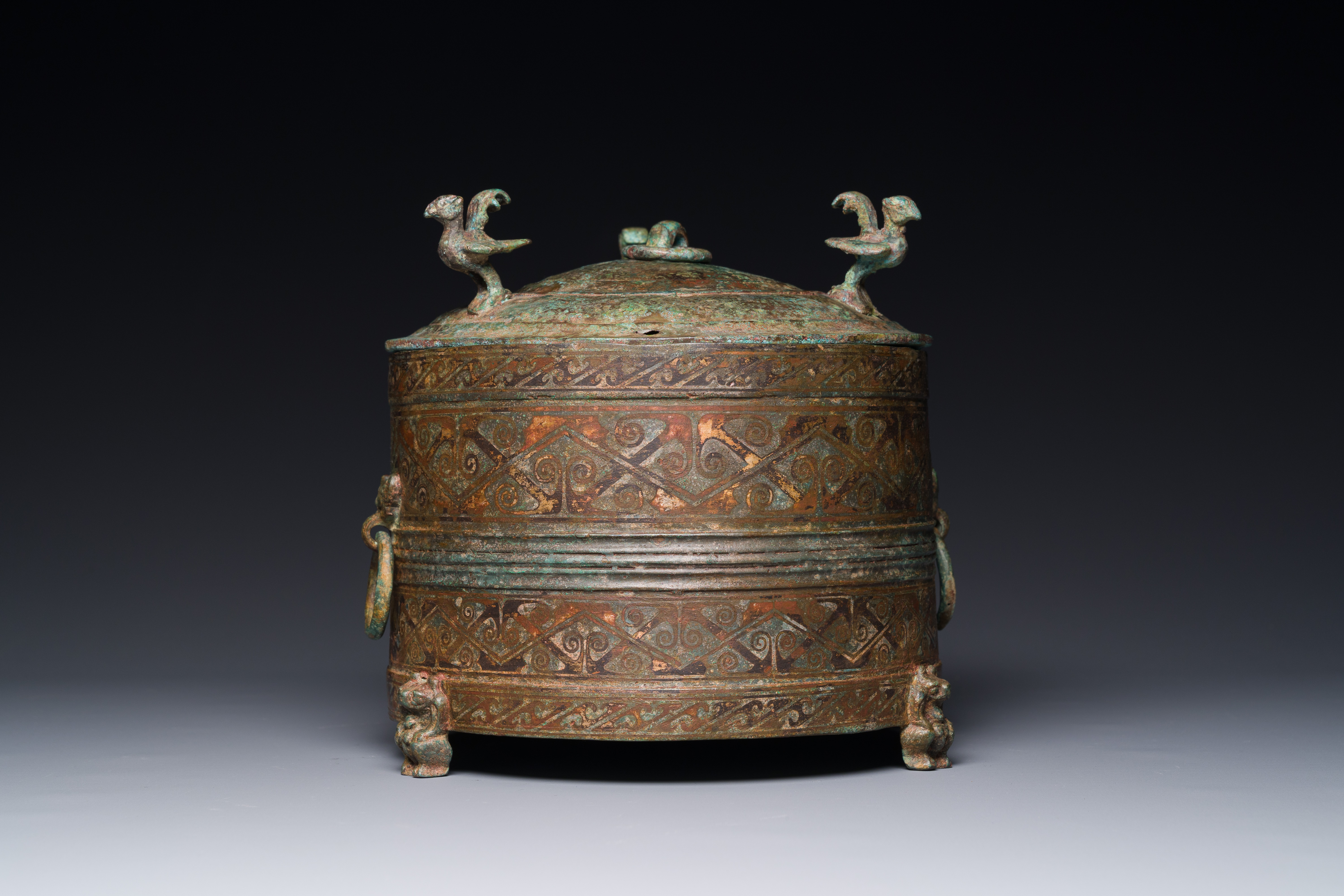 A rare Chinese archaic silver-inlaid bronze cosmetic box and cover, 'lian', Western Han - Image 11 of 21
