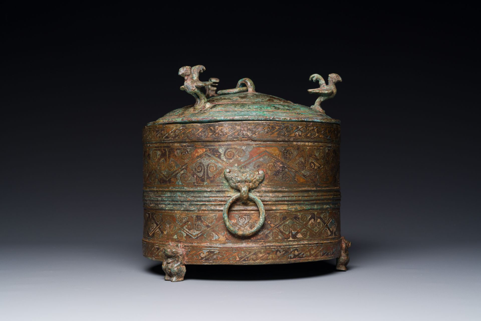 A rare Chinese archaic silver-inlaid bronze cosmetic box and cover, 'lian', Western Han - Bild 13 aus 21