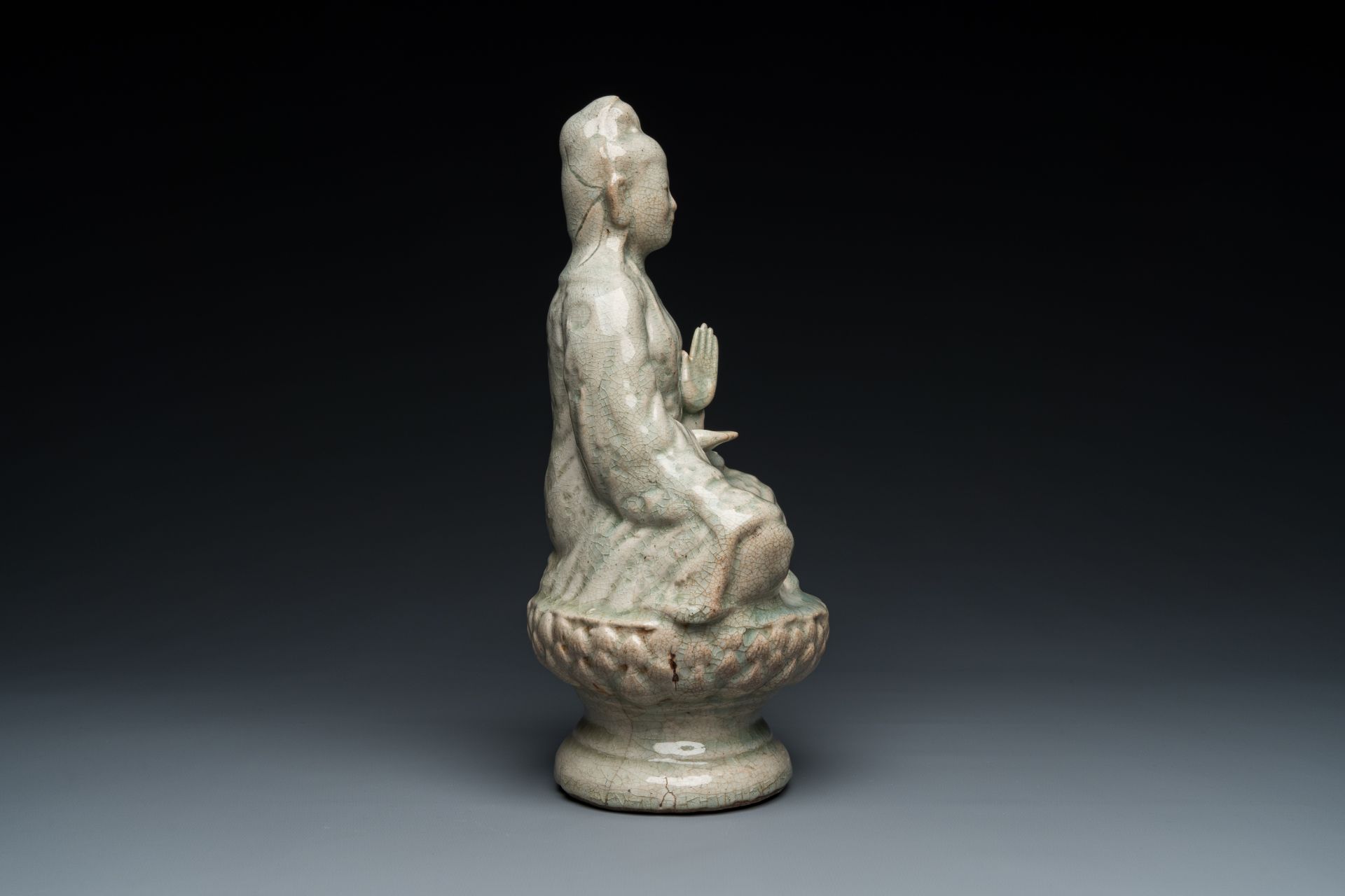 A celadon-glazed figure of Quan Am, North-Vietnam, 17/18th C. - Image 5 of 6