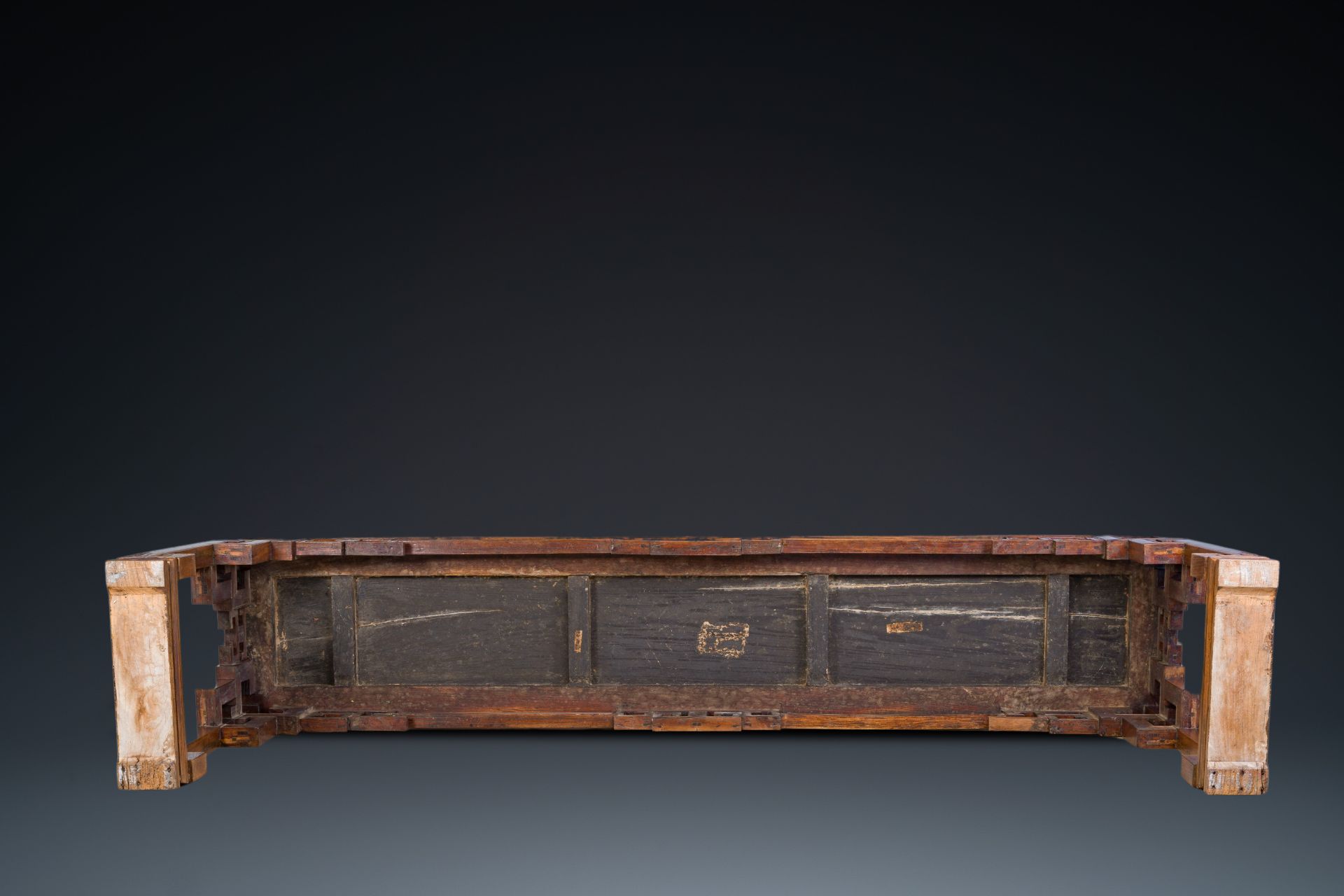 A large Chinese elm wood 'tiaoan' with geometric design, 19/20th C. - Image 7 of 10