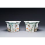 A pair of Chinese qianjiang cai flower pots, signed Cha Yishun æŸ¥ç¾©é †, 19/20th C.