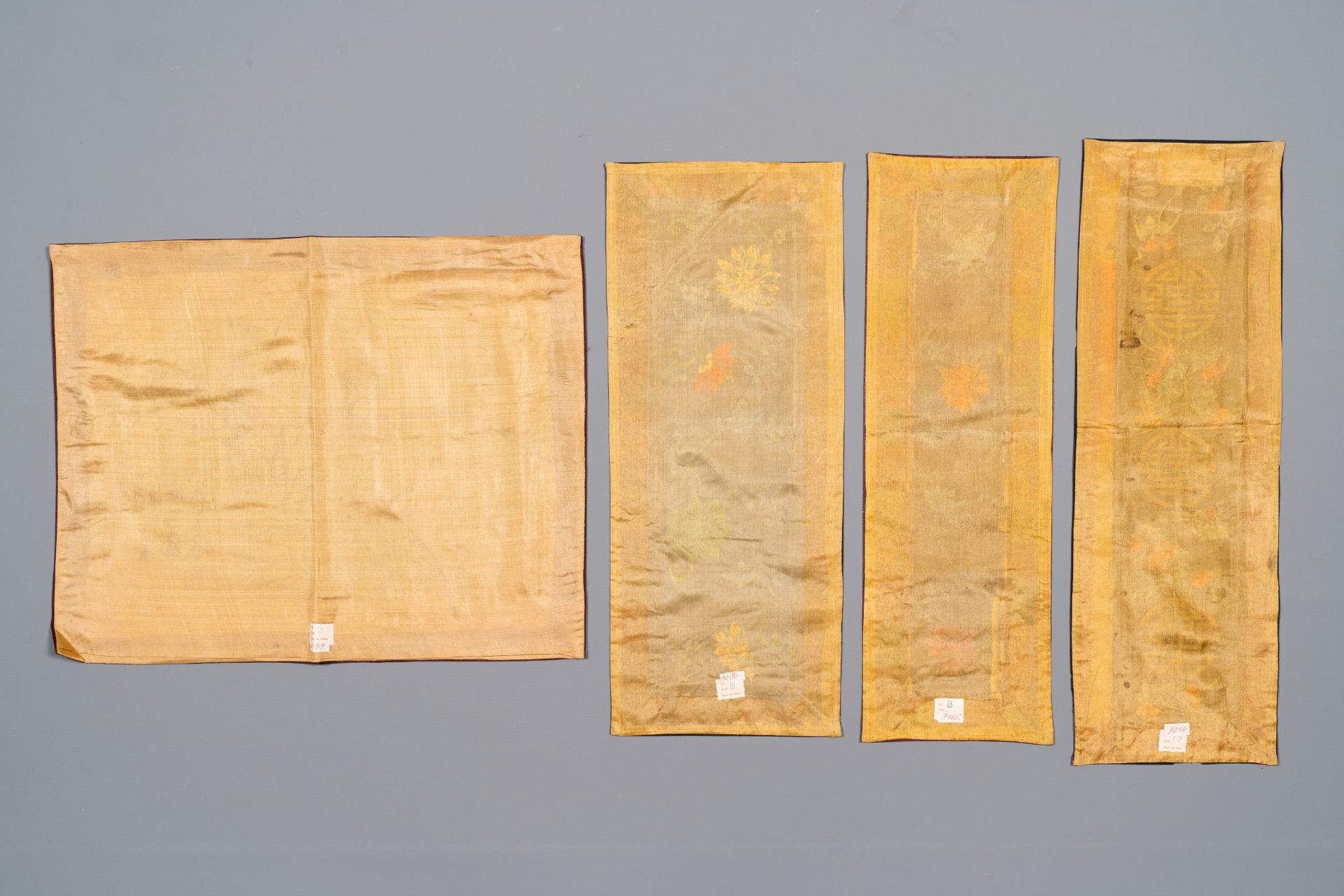 A group of eight pieces of Chinese embroidered silk, 19/20th C. - Bild 8 aus 8