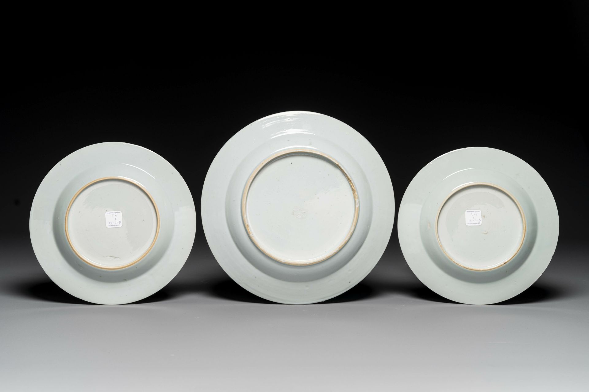 Three Chinese Meissen-style plates with a harbour view, Qianlong - Image 2 of 2