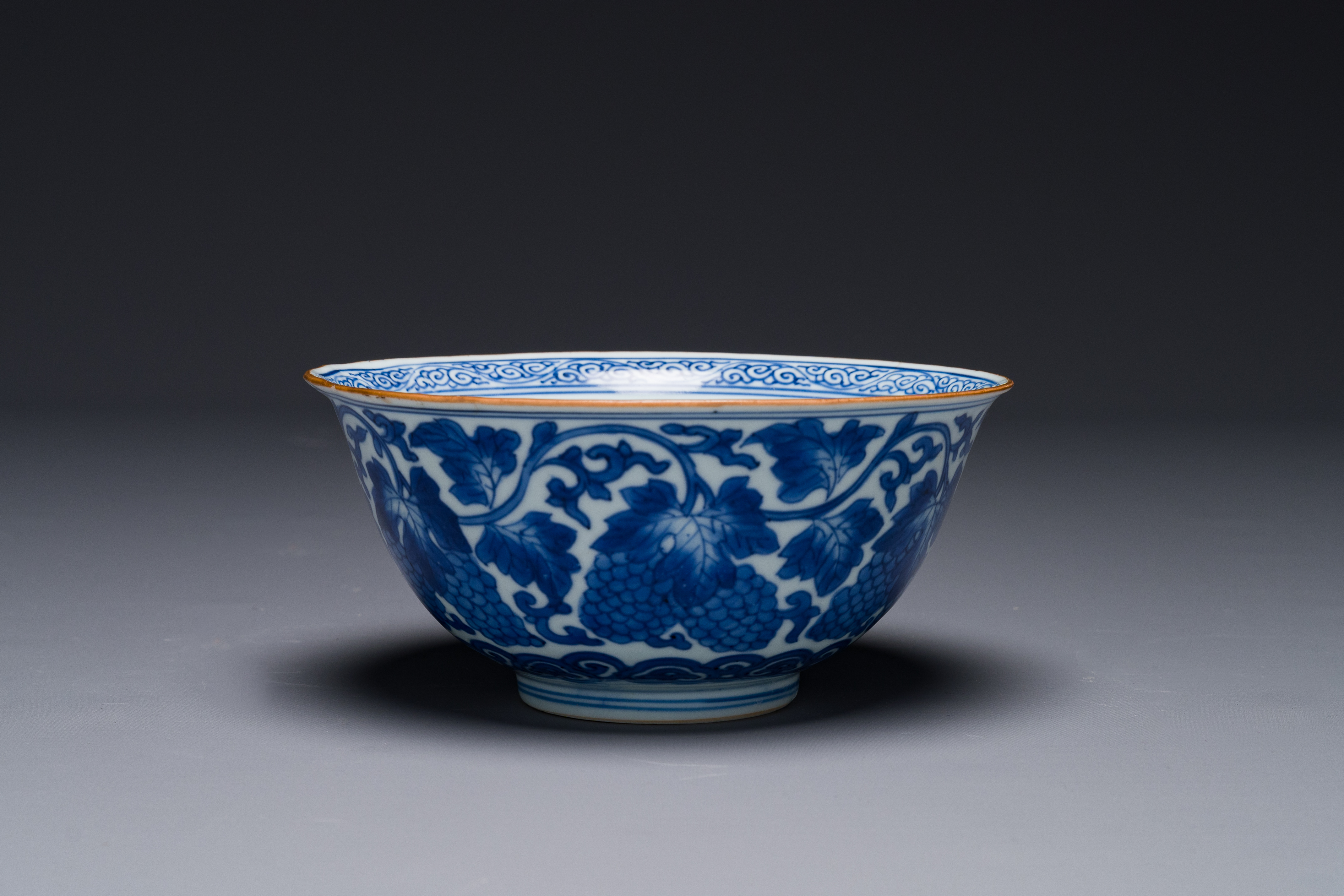 A Chinese blue and white 'grape' bowl, Jiajing mark, Shunzhi/Kangxi - Image 4 of 6