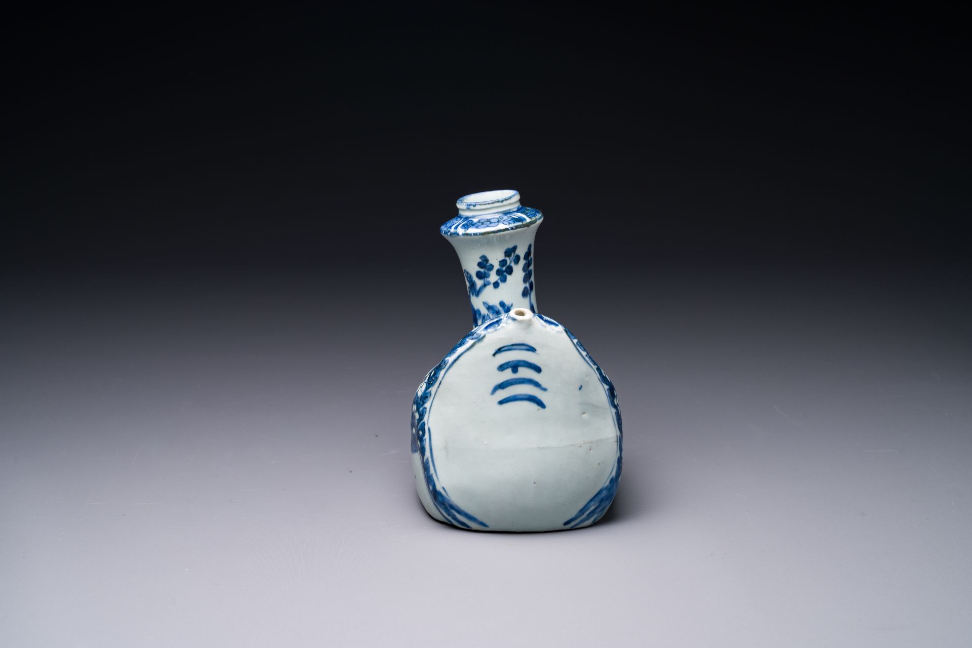 A Chinese blue and white 'frog' kendi, Wanli - Image 2 of 6