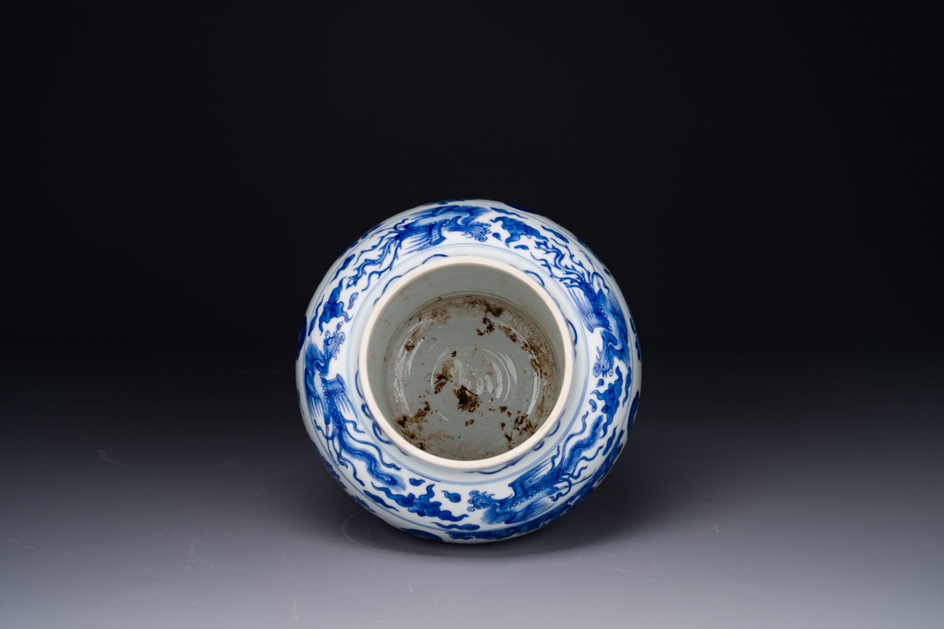 A Chinese blue and white 'Long Eliza' vase, Kangxi - Bild 6 aus 7