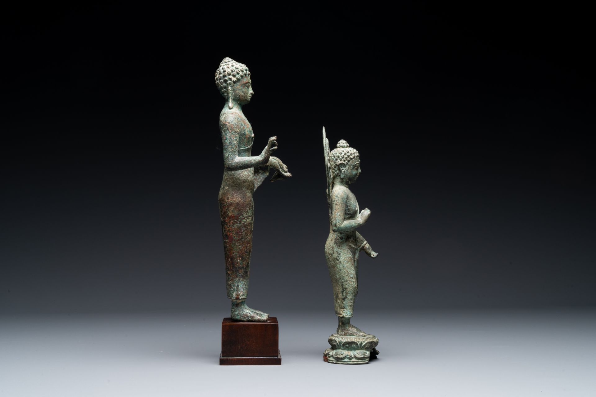 Two bronze figures of a standing Bodhisattva, Central Java, 11/13th C. - Bild 11 aus 18