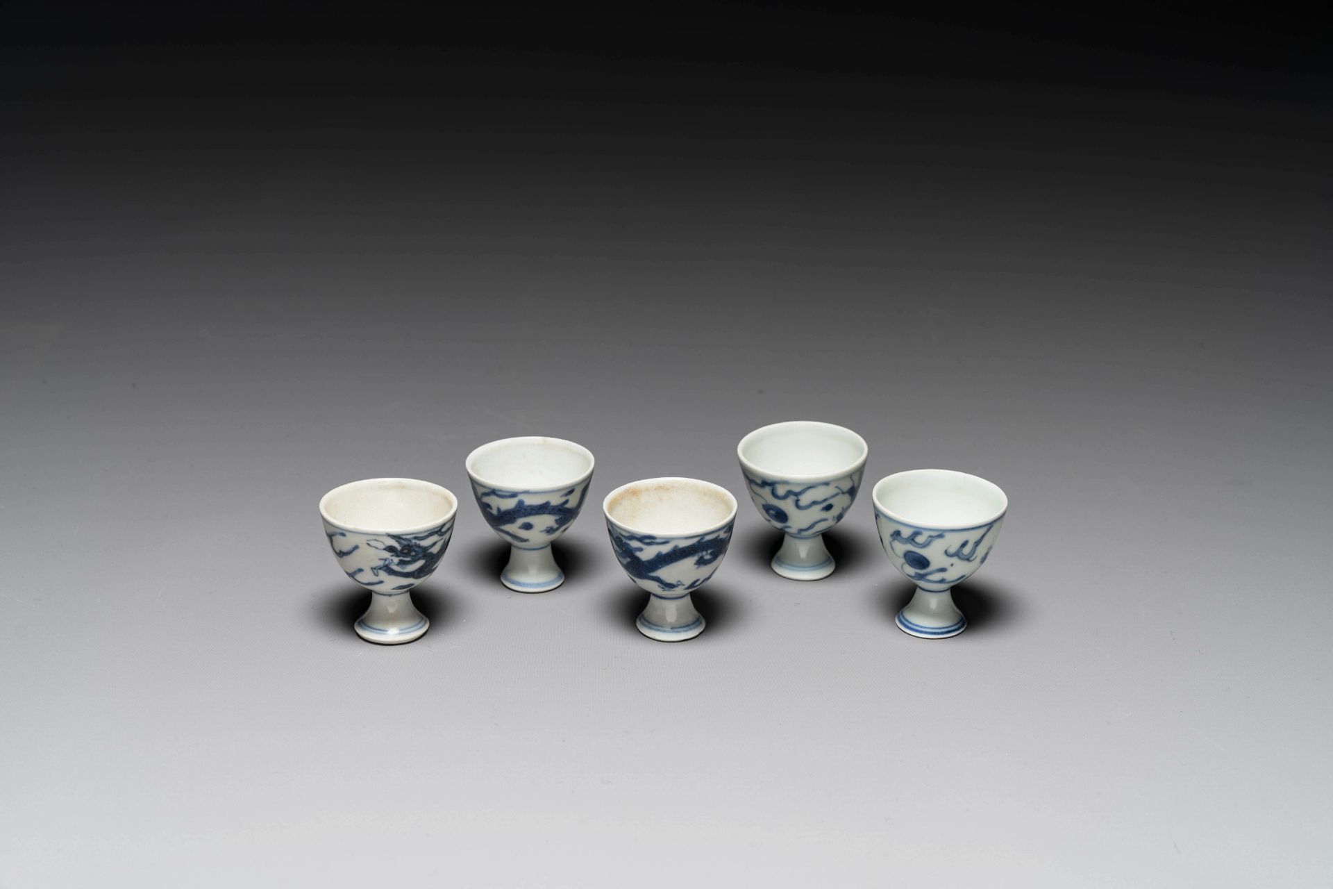 Five Chinese blue and white 'Hatcher cargo' stem cups with dragons, Transitional period - Image 3 of 5