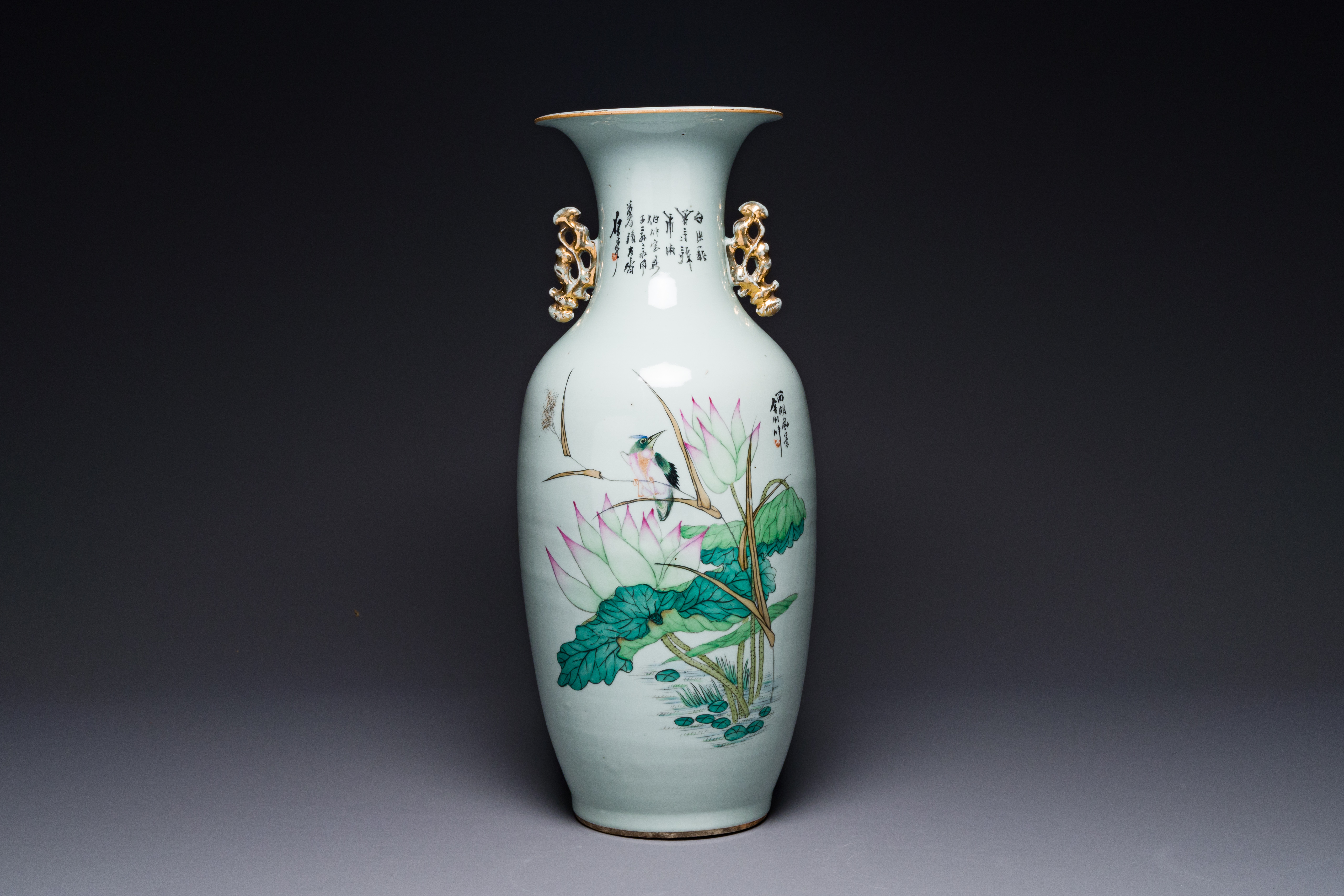 A Chinese famille rose vase, Yu Zhao ä½™é’Š signed, 19/20th C. - Image 4 of 6