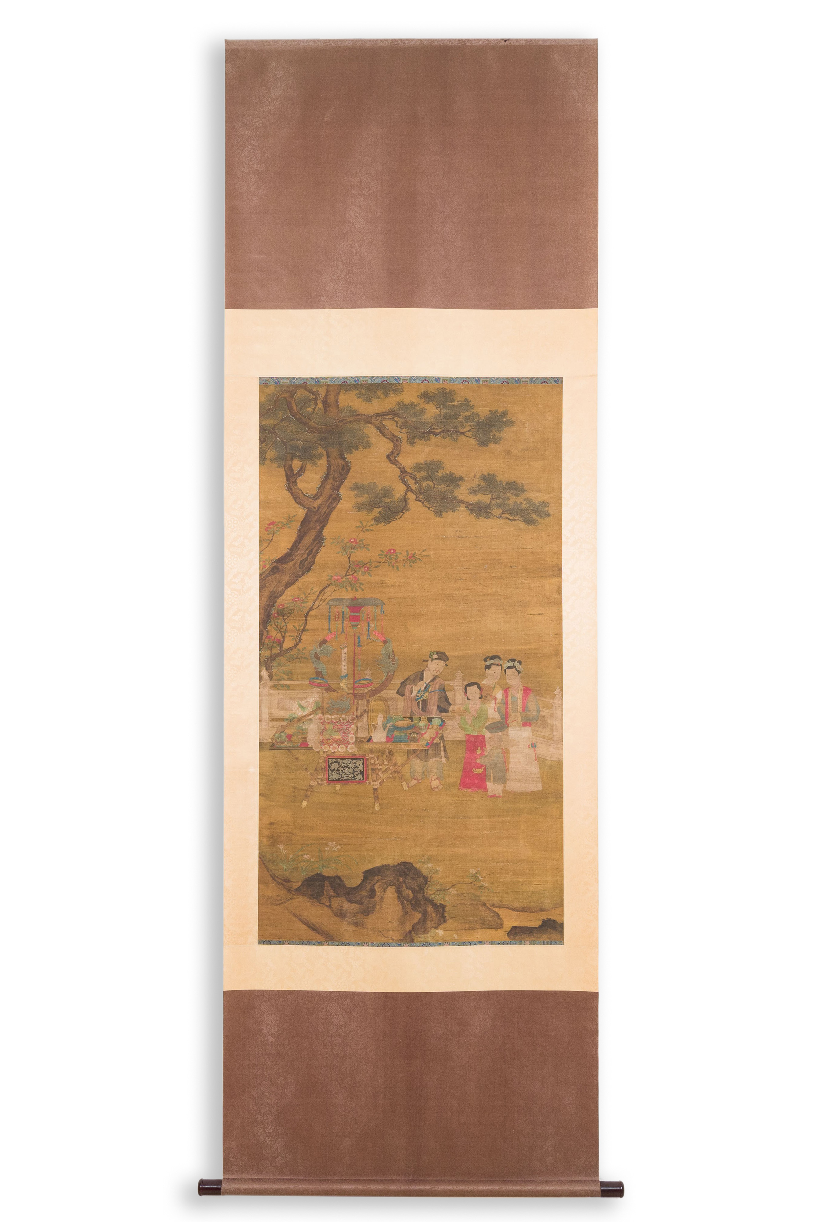 Chinese school: 'Gathering under the pine', ink and colour on silk, 18/19th C. - Image 2 of 5