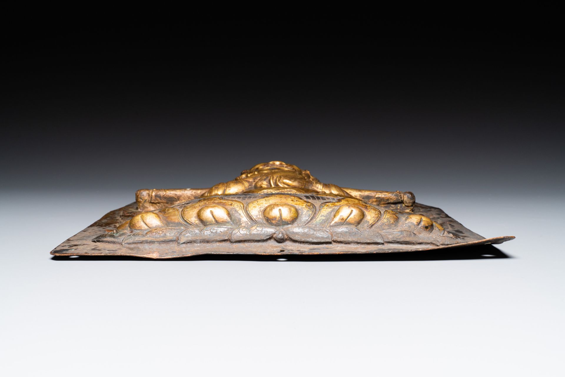 A Tibetan gilt copper 'Mahakala' plaque, 19th C. - Image 9 of 10