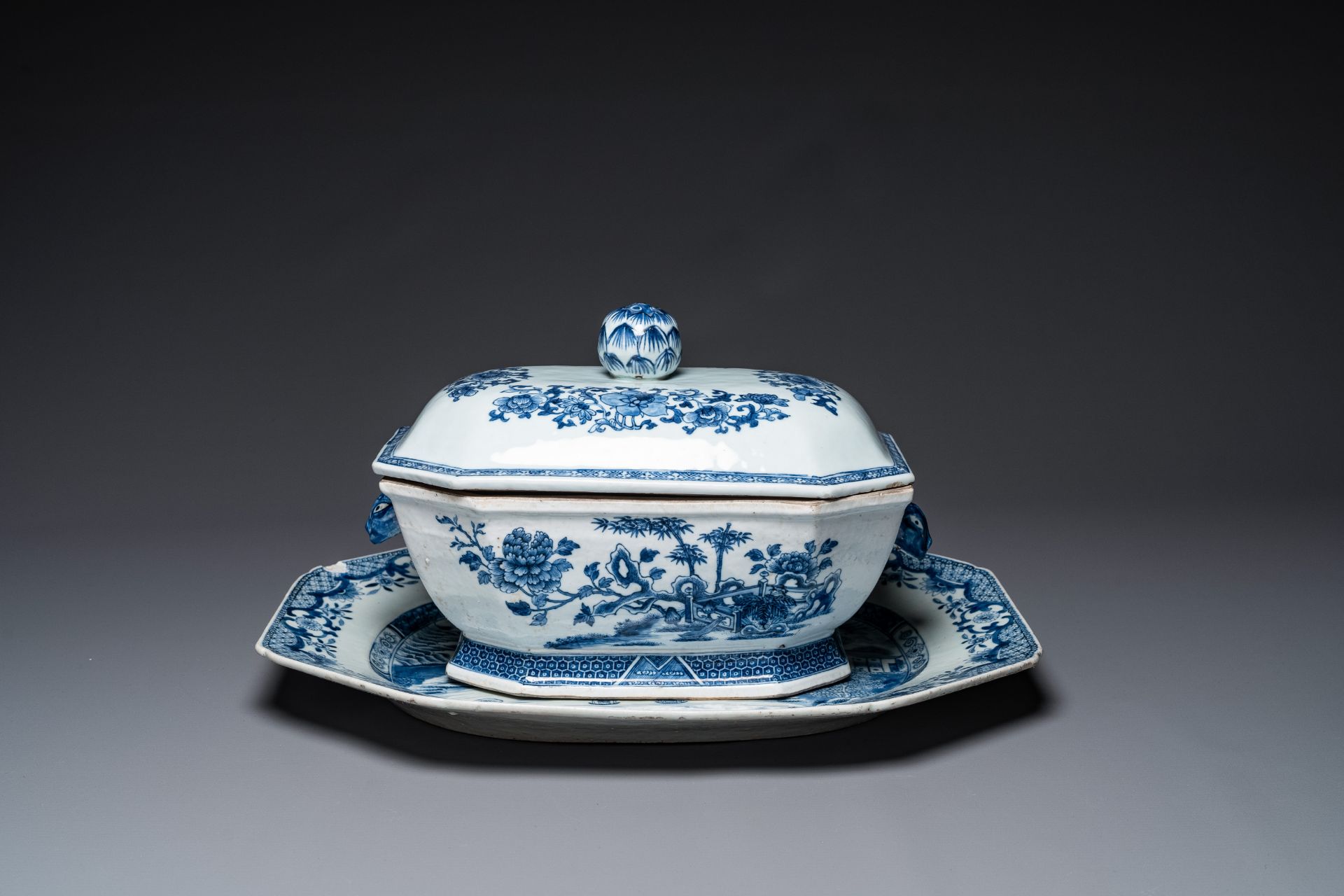 A Chinese blue and white covered tureen, a dish and four plates, Qianlong - Image 2 of 7
