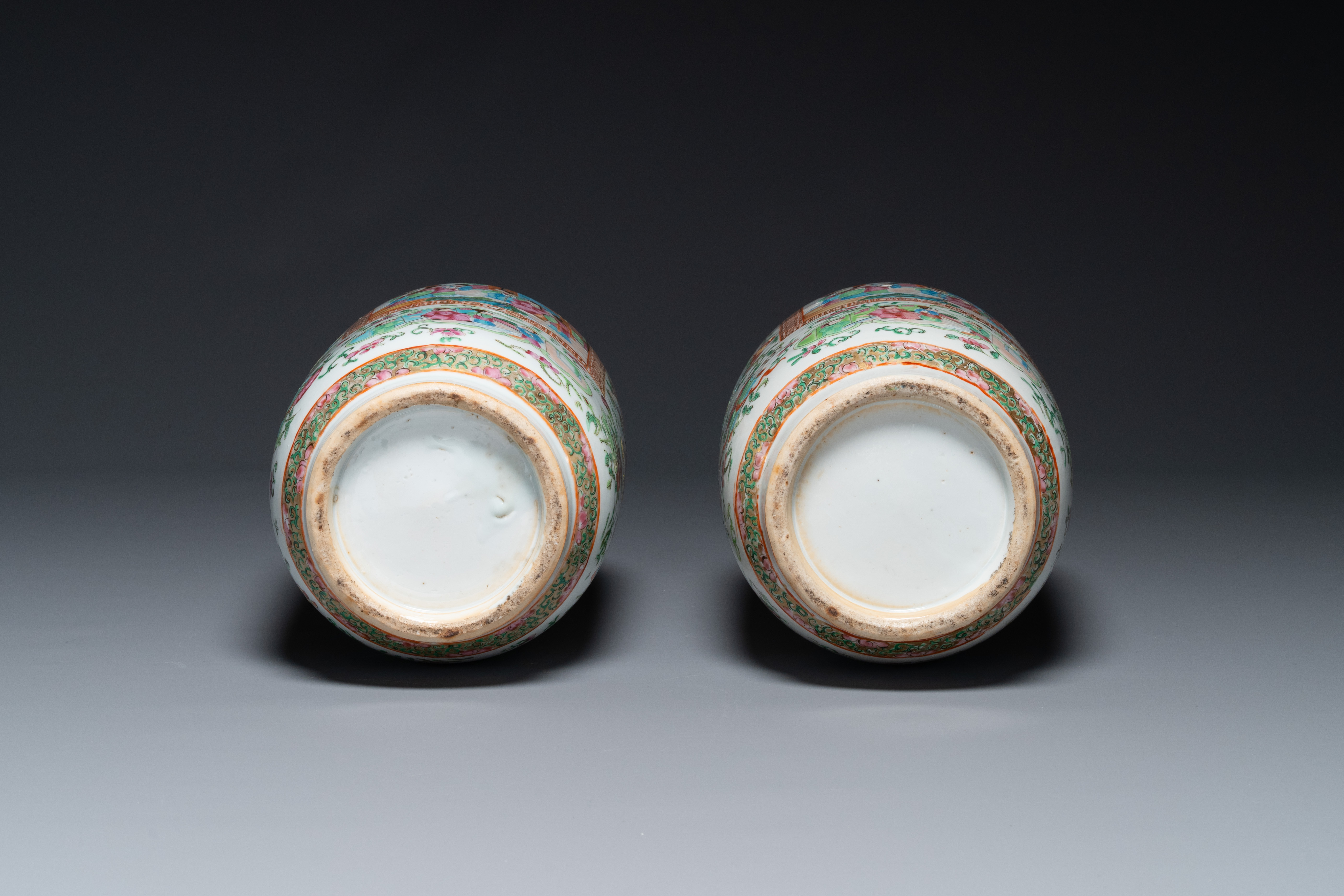 A pair of Chinese Canton famille rose vases with wooden stands, 19th C. - Image 5 of 5