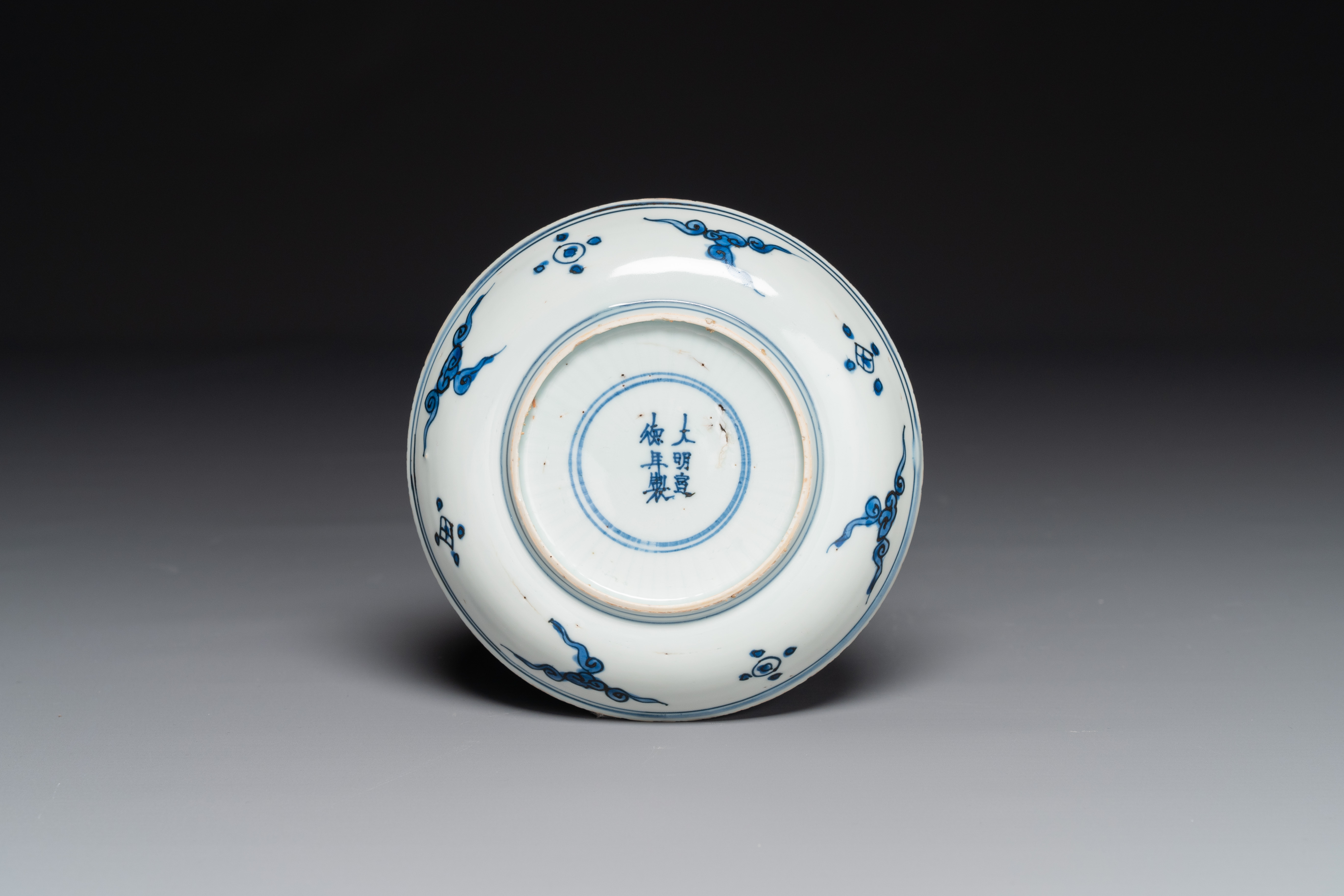 A Chinese blue and white plate with floral design, Xuande mark, Wanli - Image 2 of 2