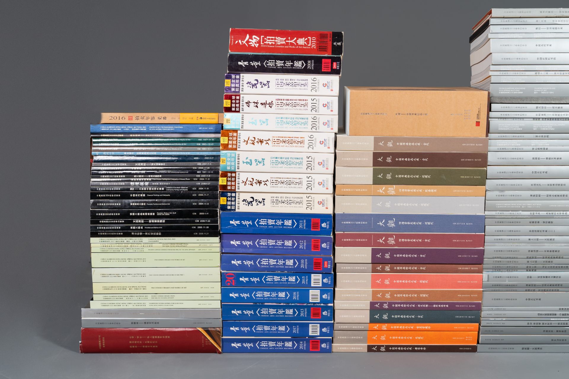 A varied collection of 157 catalogues of 'China Guardian Auctions' and 18 books of 'Chinese Art Auct - Bild 4 aus 6