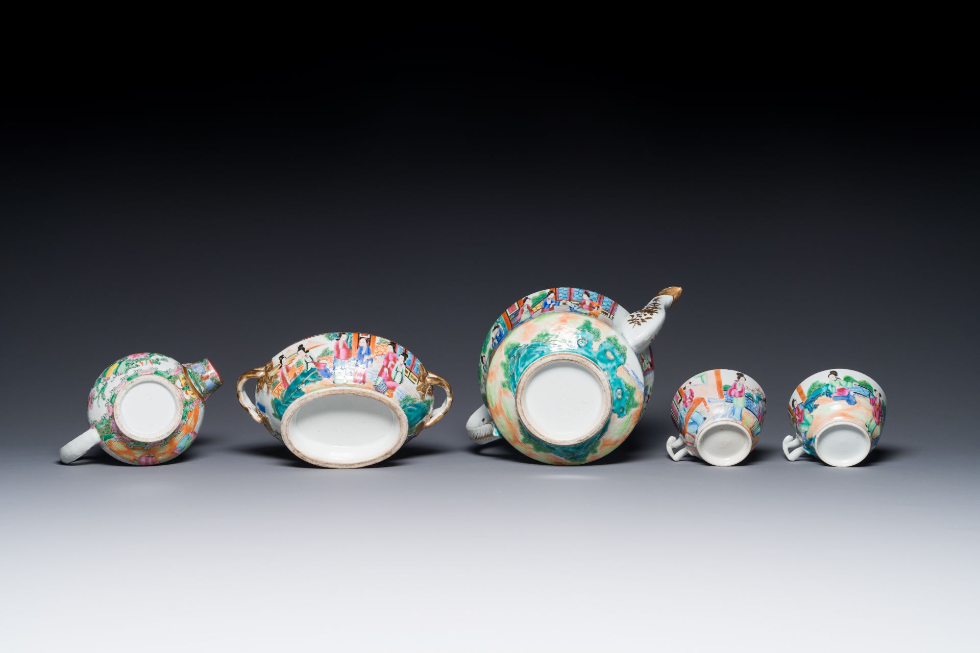 A Chinese Canton famille rose 11-piece tea service, 19th C. - Image 4 of 7