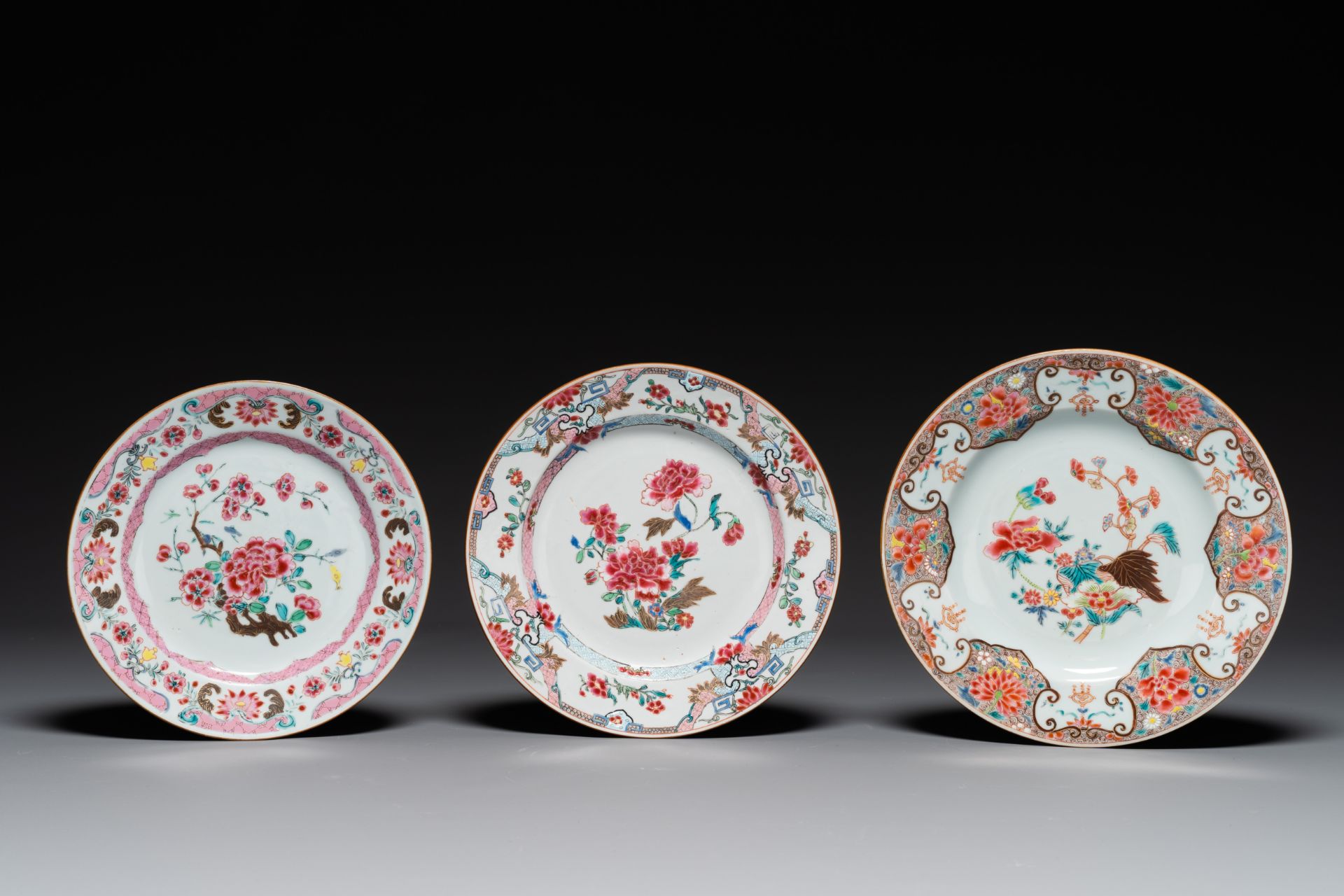 Five Chinese famille rose plates with floral decor, Yongzheng/Qianlong - Image 2 of 5