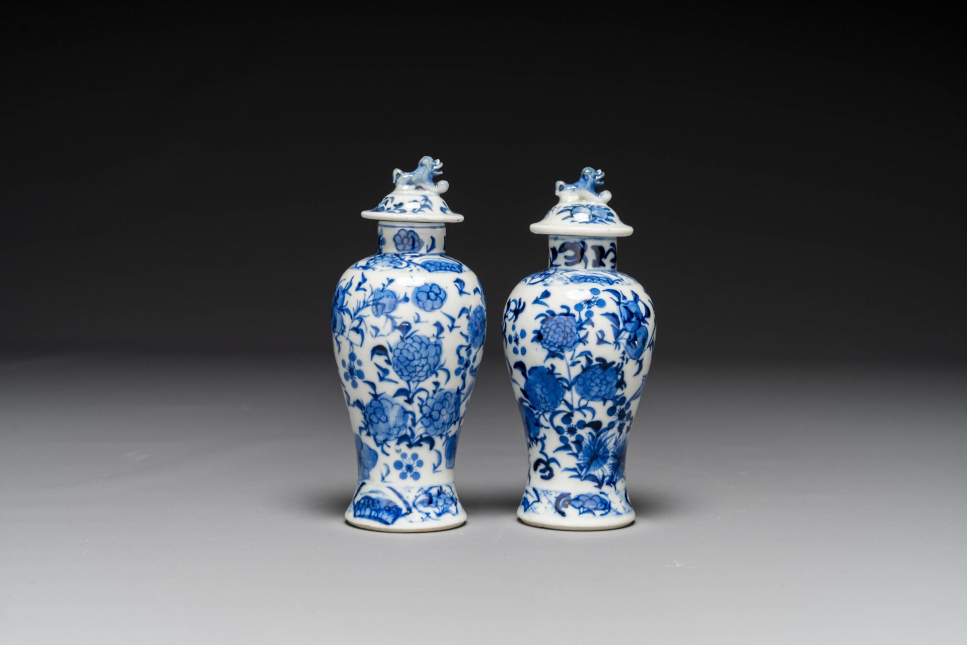 A group of six pieces of Chinese blue and white porcelain, 18/19th century - Image 3 of 17