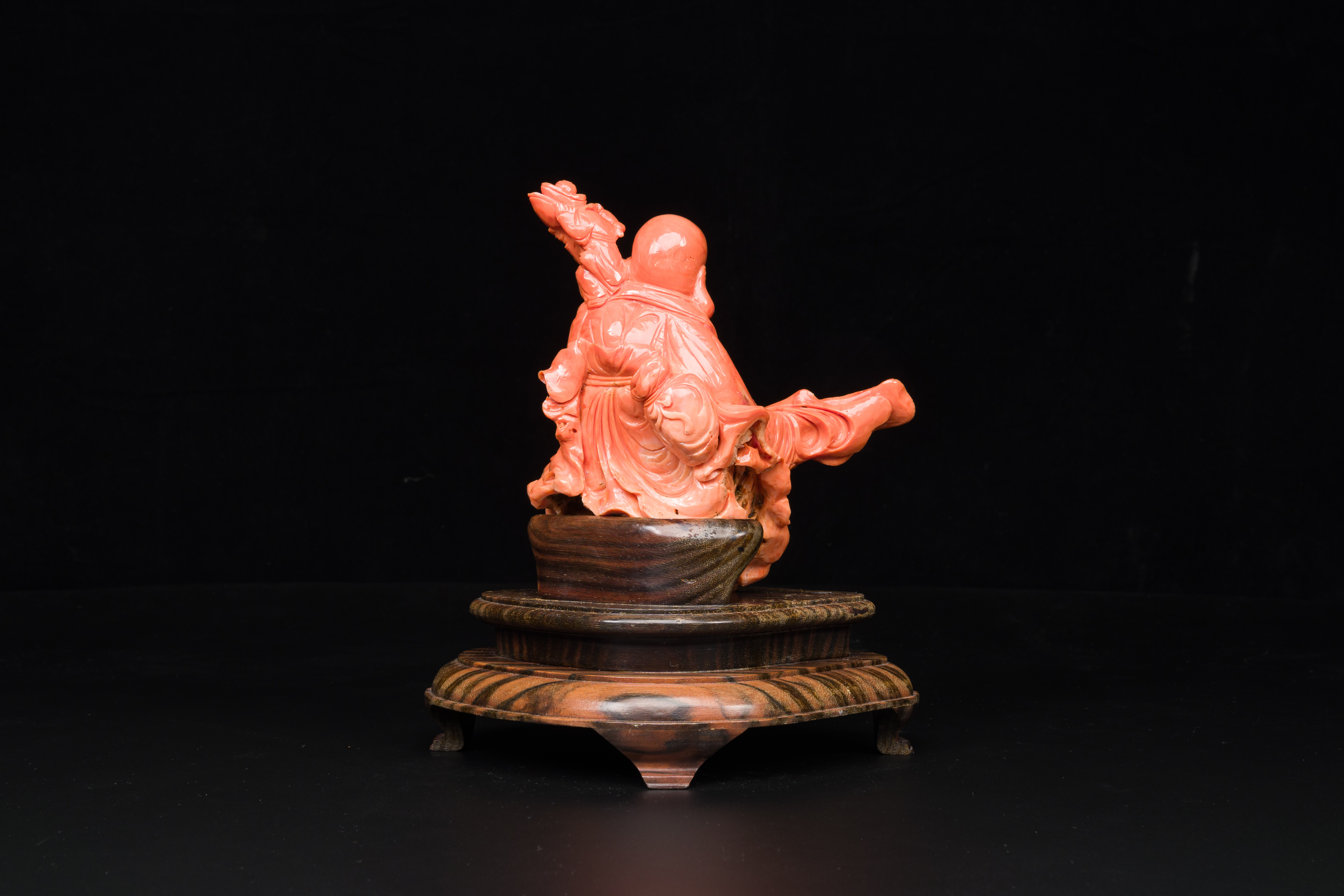A Chinese red coral figure of a laughing Buddha on wooden stand, 19/20th C. - Image 3 of 6