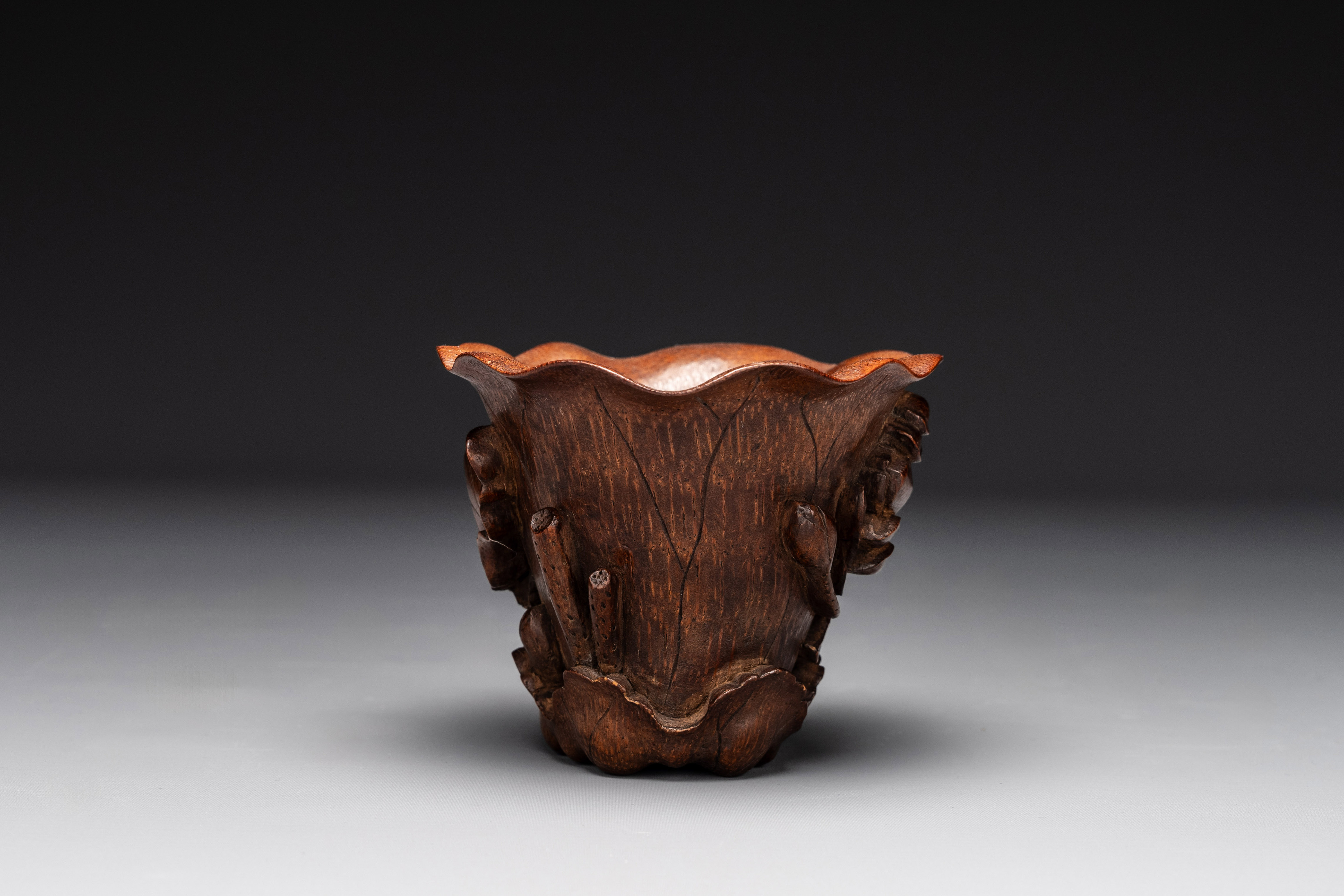 A Chinese carved bamboo 'lotus' libation cup, 17/18th C. - Image 2 of 6