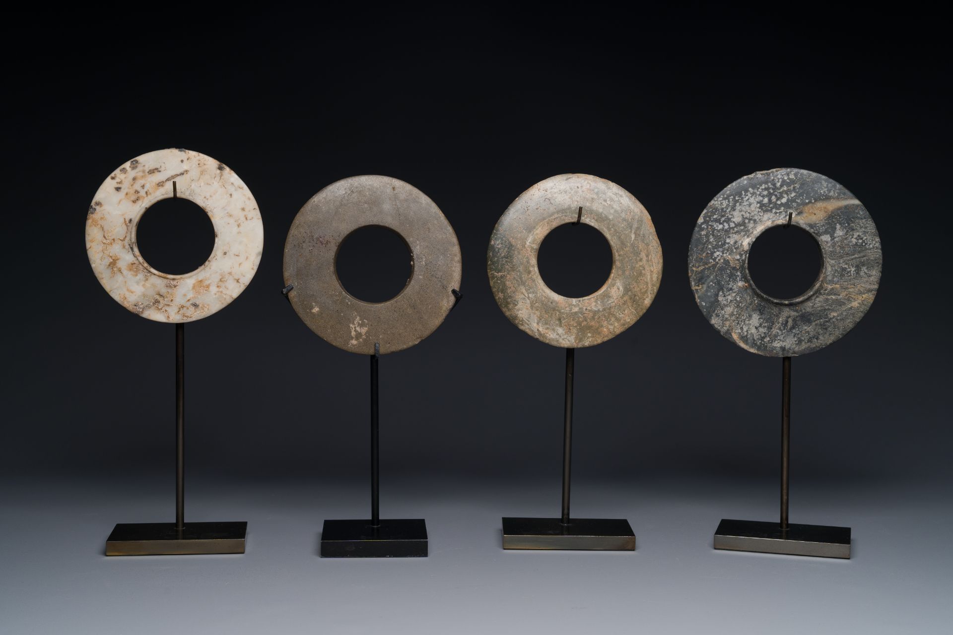 Four marble, serpentine and shell bracelets from the Thai neolithic period, Khorat plateau, 1400-500 - Image 6 of 21