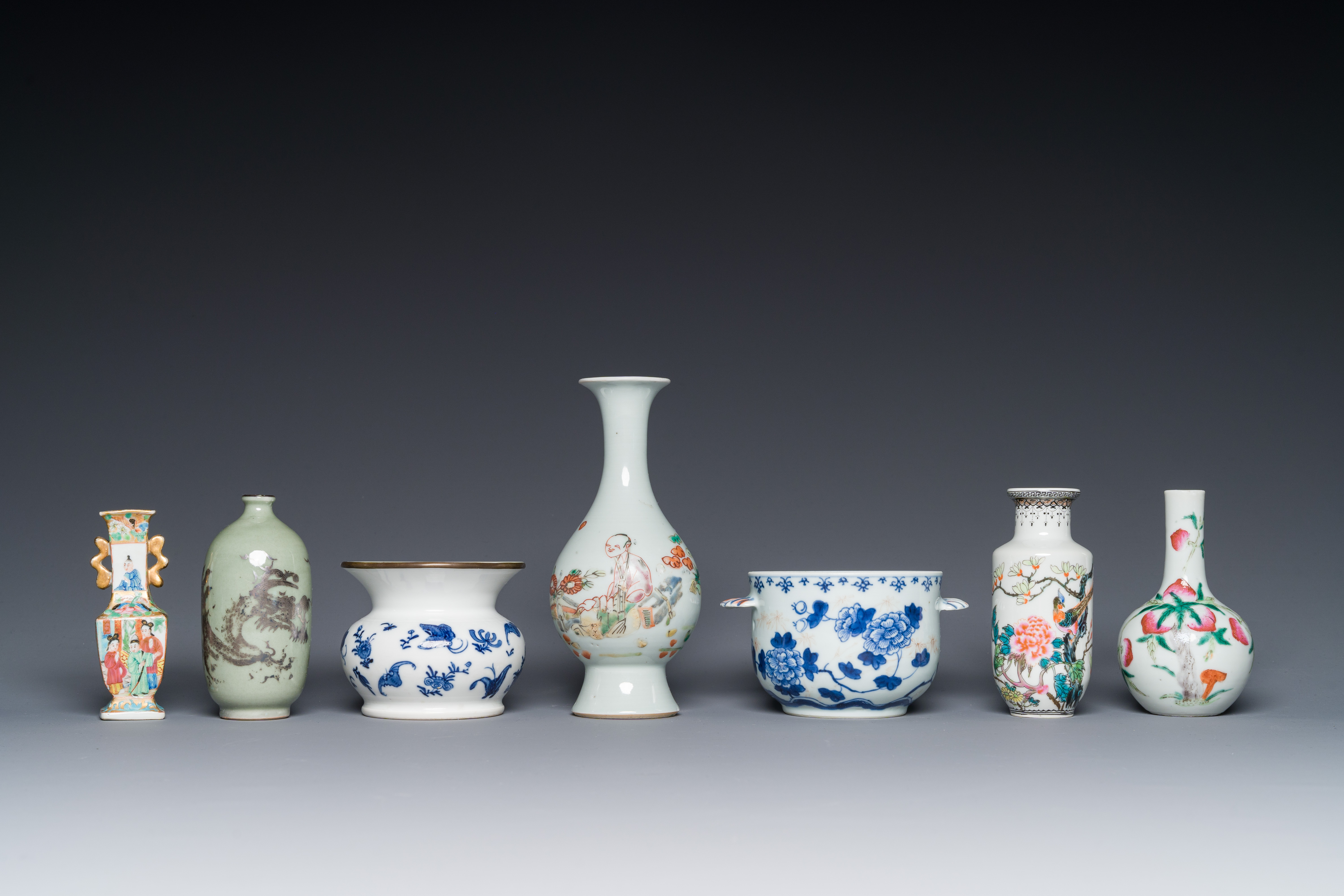 A varied collection of Chinese blue and white and famille rose porcelain, 18th C. and later - Image 2 of 4