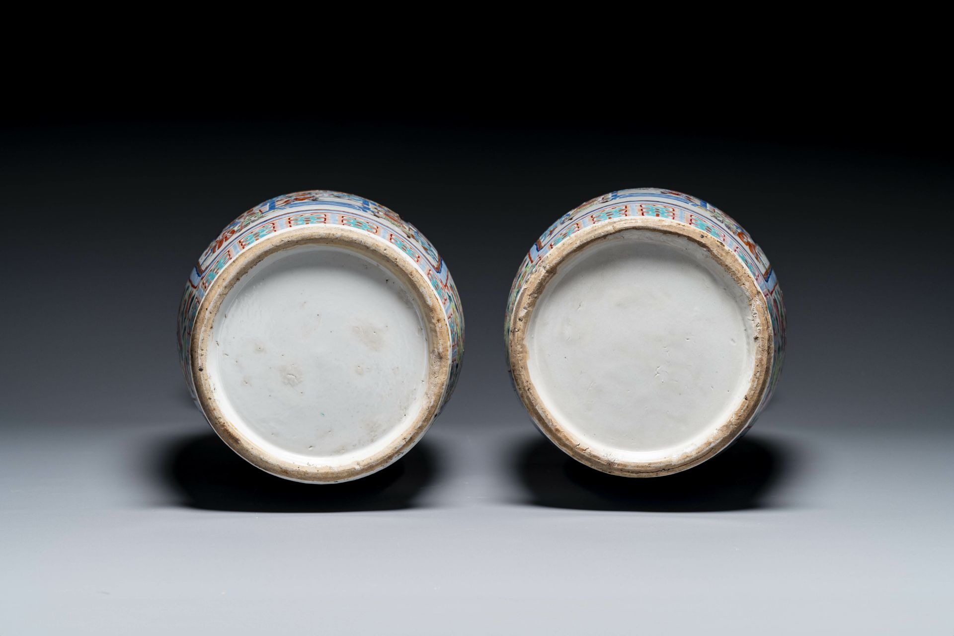 A pair of Chinese famille rose vases with narrative design, 19th C. - Image 4 of 4