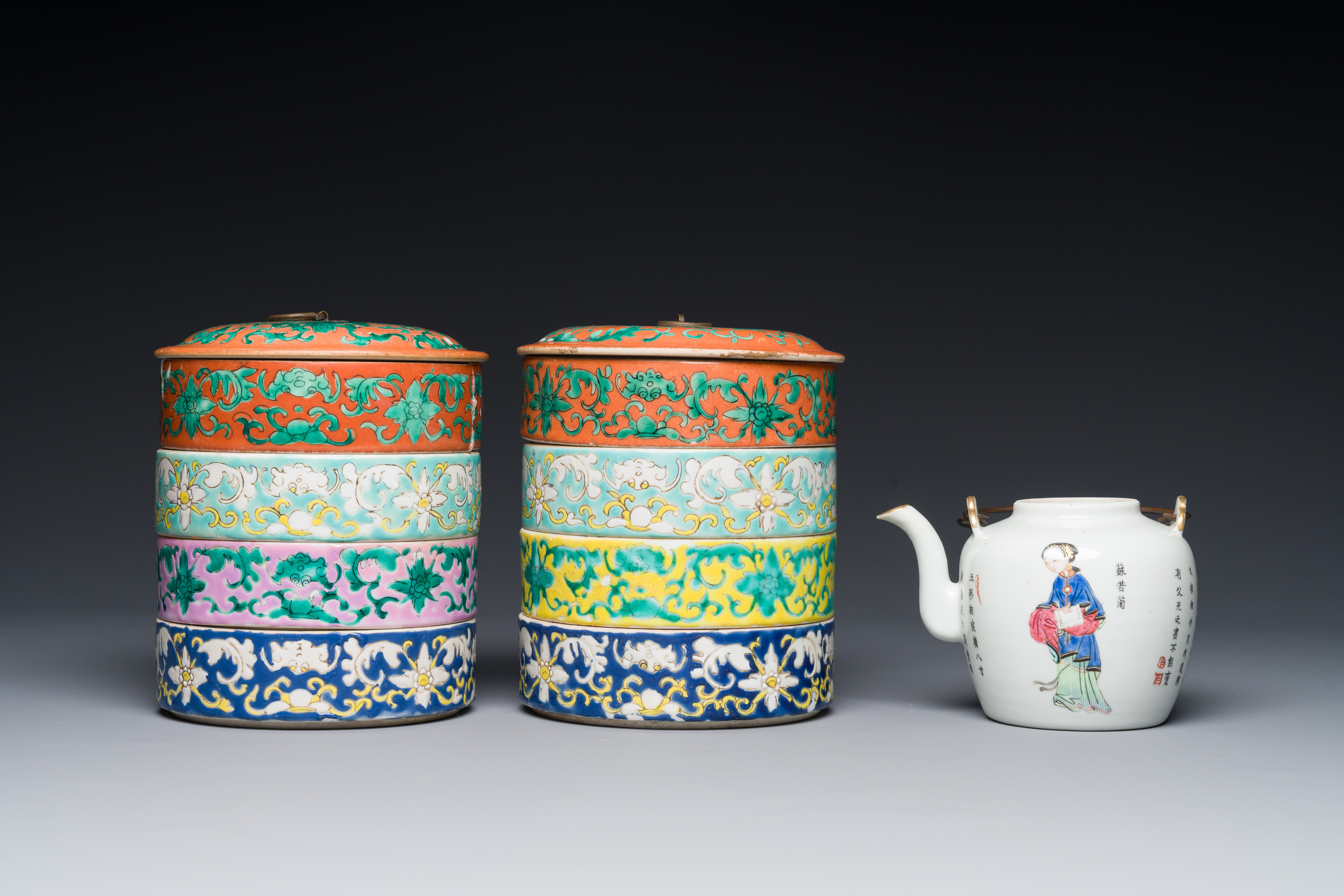 A pair of Chinese famille rose four-tier stacking box and a teapot, 19th C. - Image 2 of 4