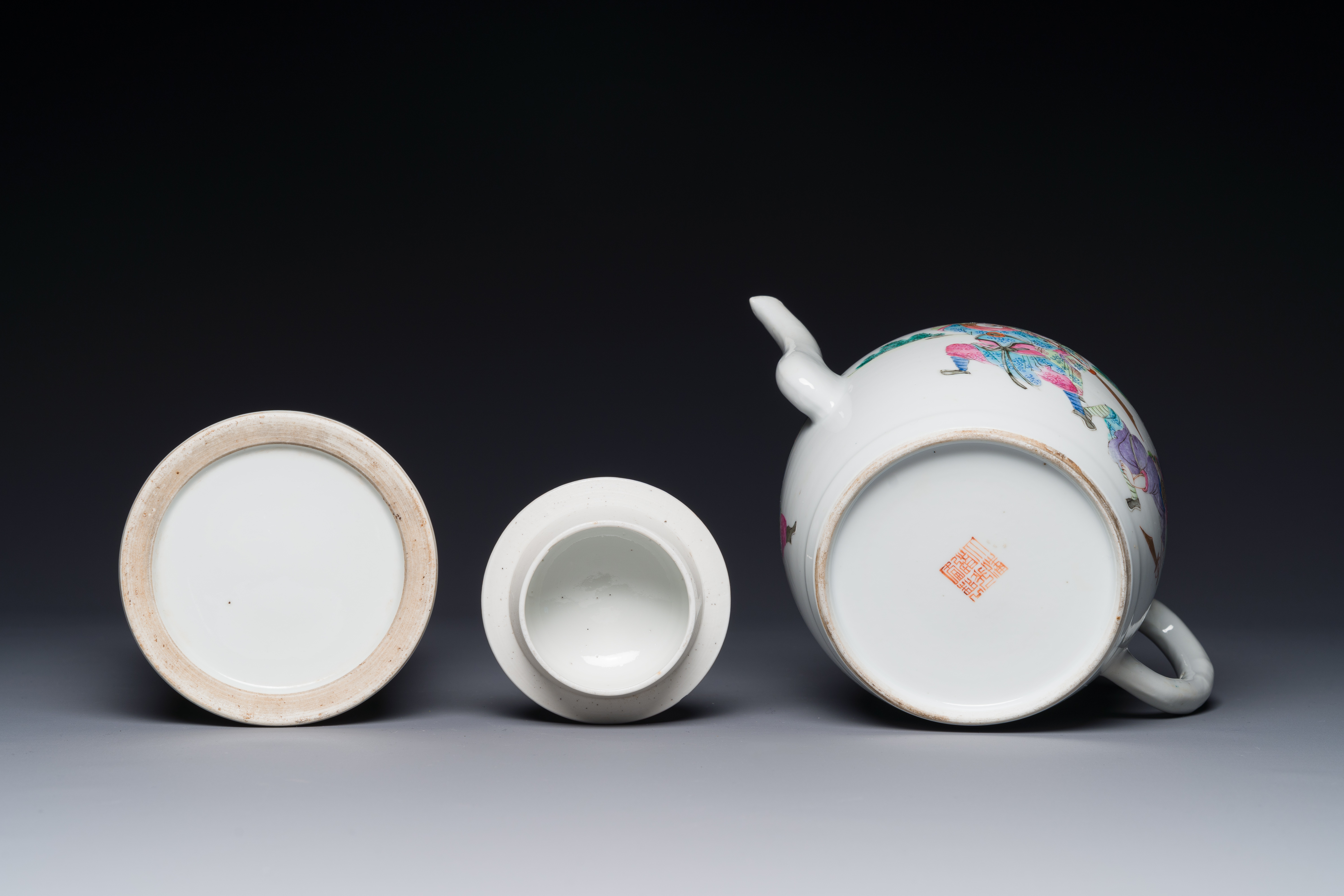 A Chinese famille rose teapot and a 'Wu Shuang Pu' brush pot, Daoguang mark and of the period - Image 4 of 4