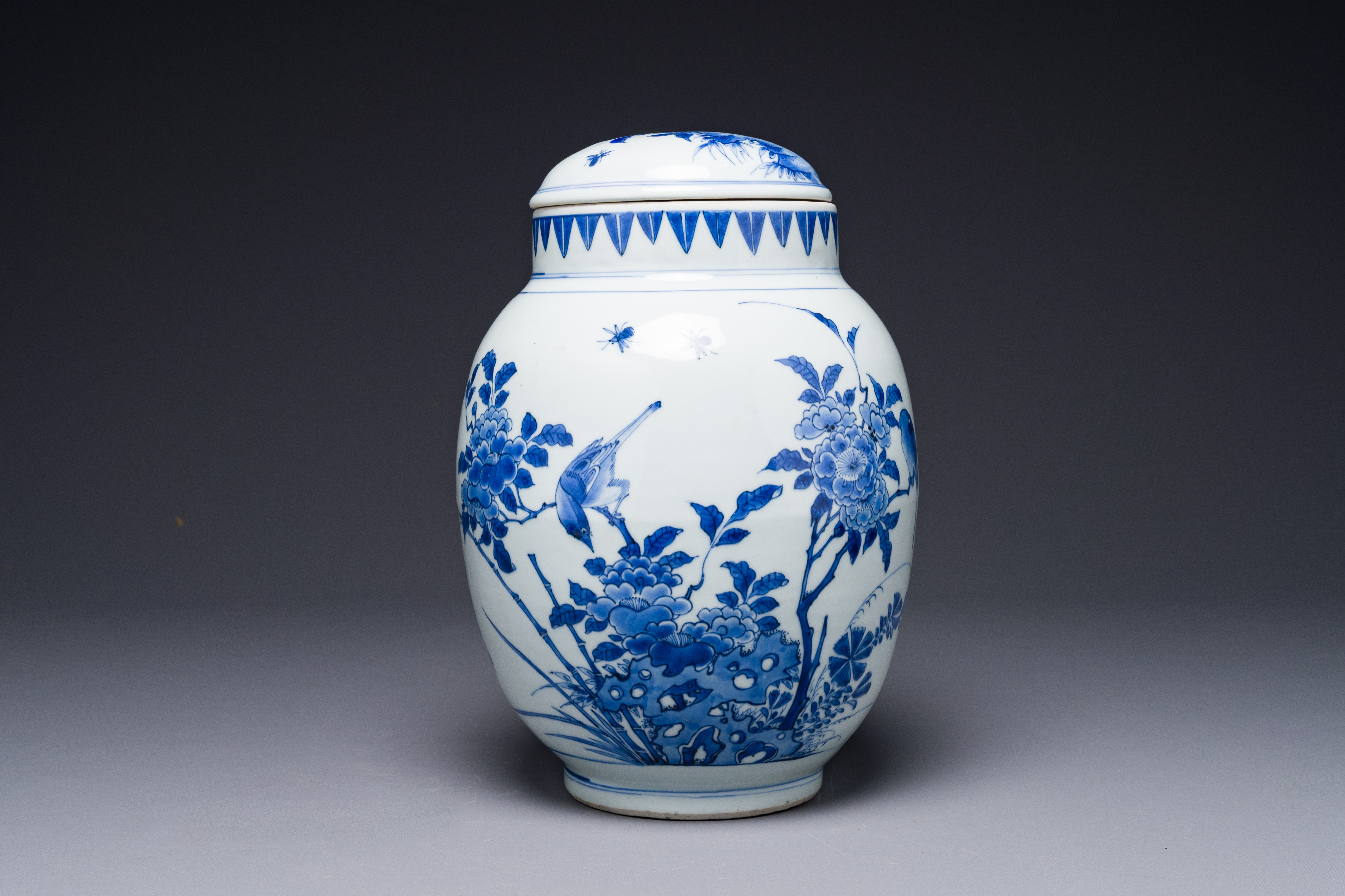 A Chinese blue and white jar and cover with birds and flowers, Transitional period - Image 3 of 6