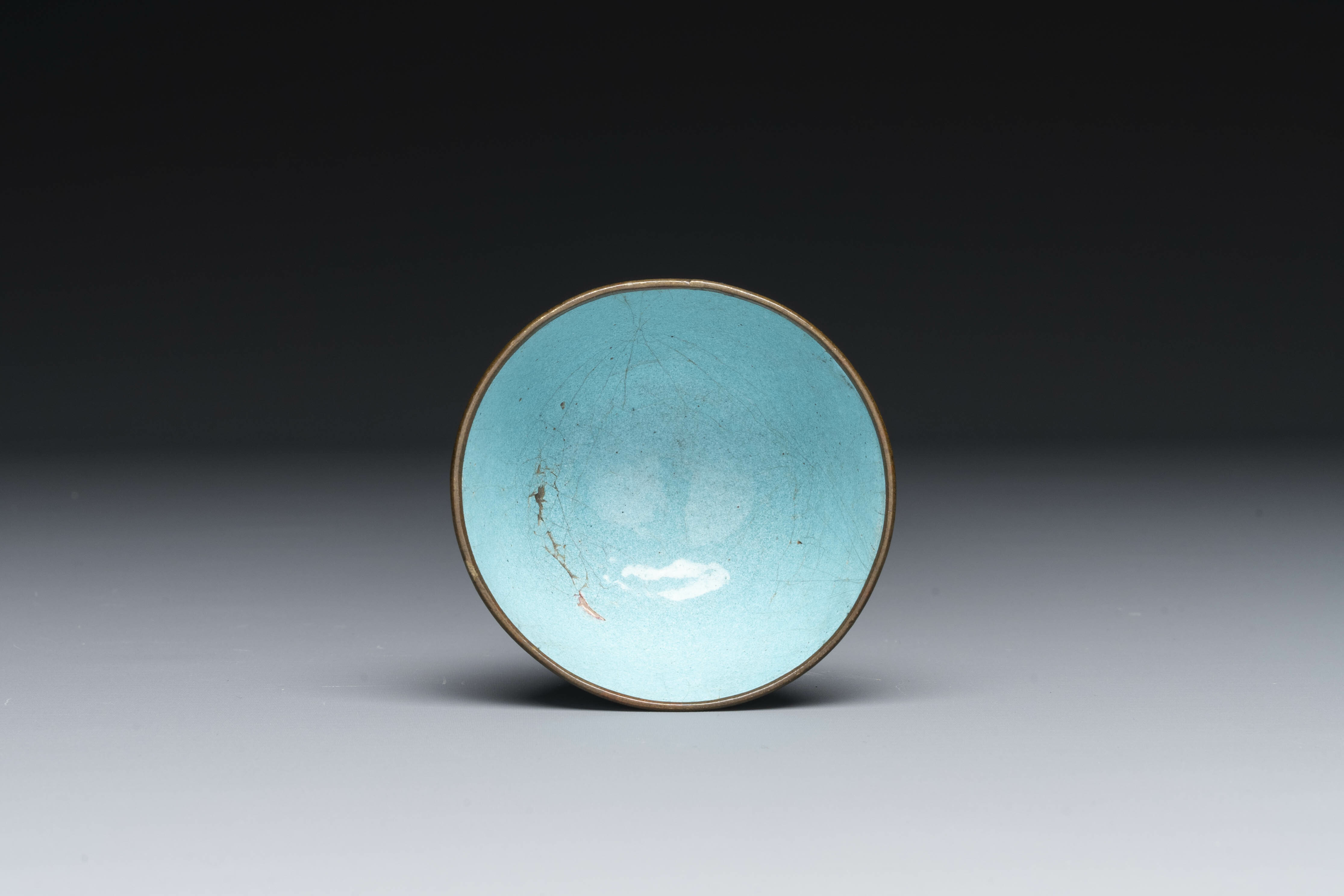 A varied collection of seven pieces of Chinese porcelain and Canton enamel, Kangxi and later - Image 16 of 19