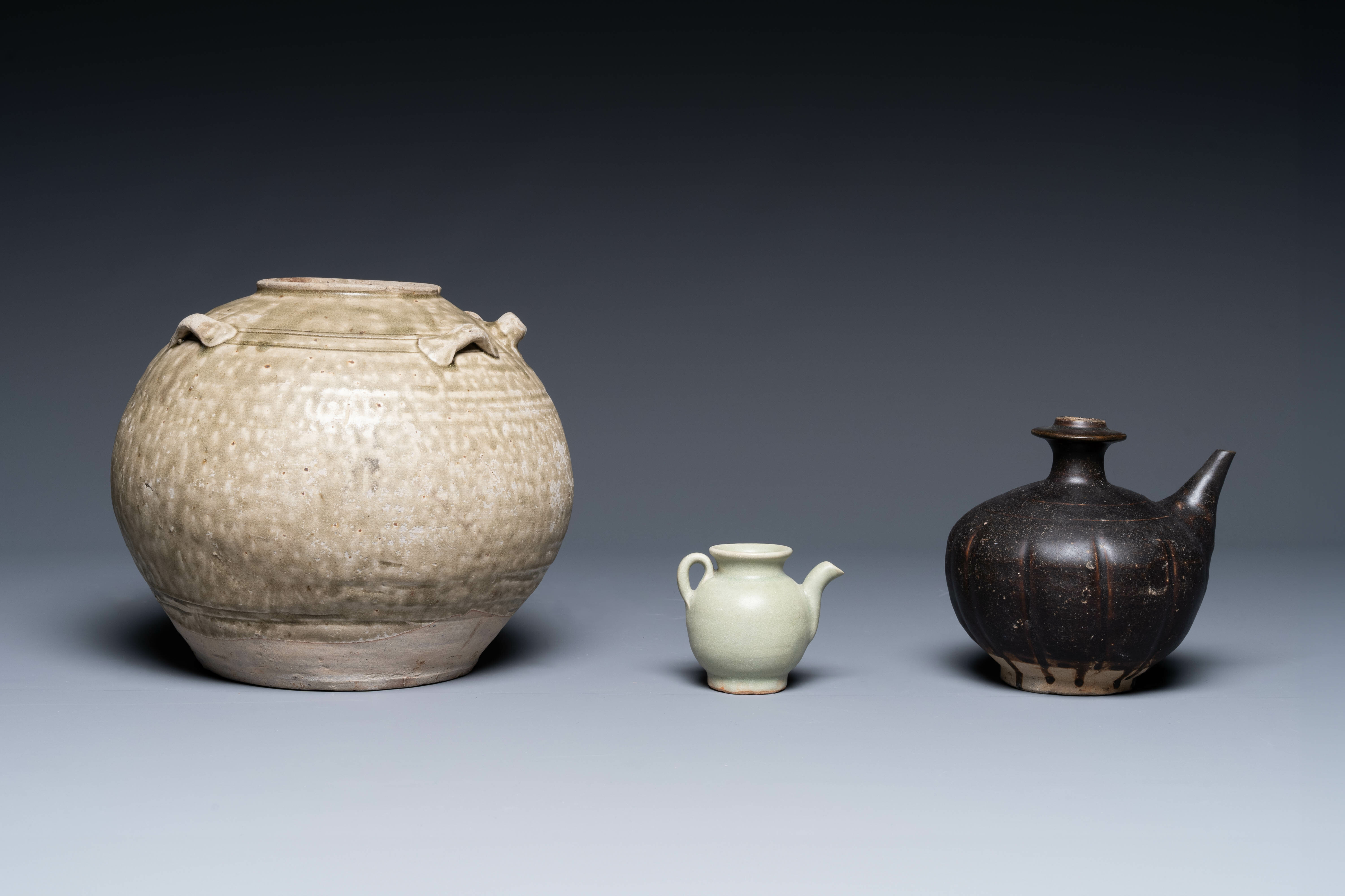 A varied collection of eight pieces Chinese monochrome wares, Tang/Ming - Image 5 of 7