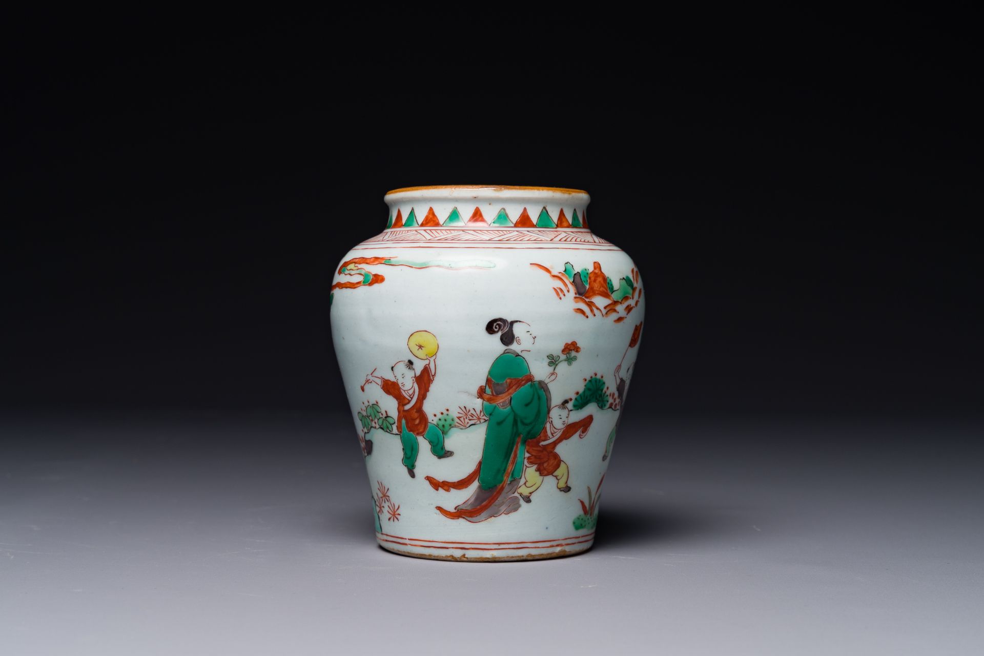 A small Chinese wucai jar with figures in a landscape, Transition period - Image 4 of 6