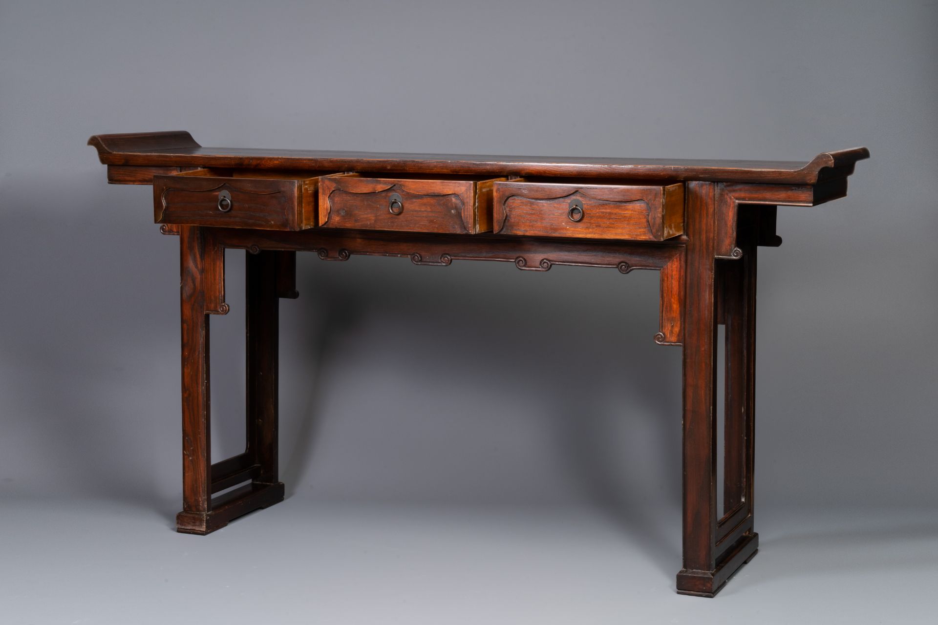 A Chinese wooden three-drawer console table, 19/20th C. - Image 2 of 6