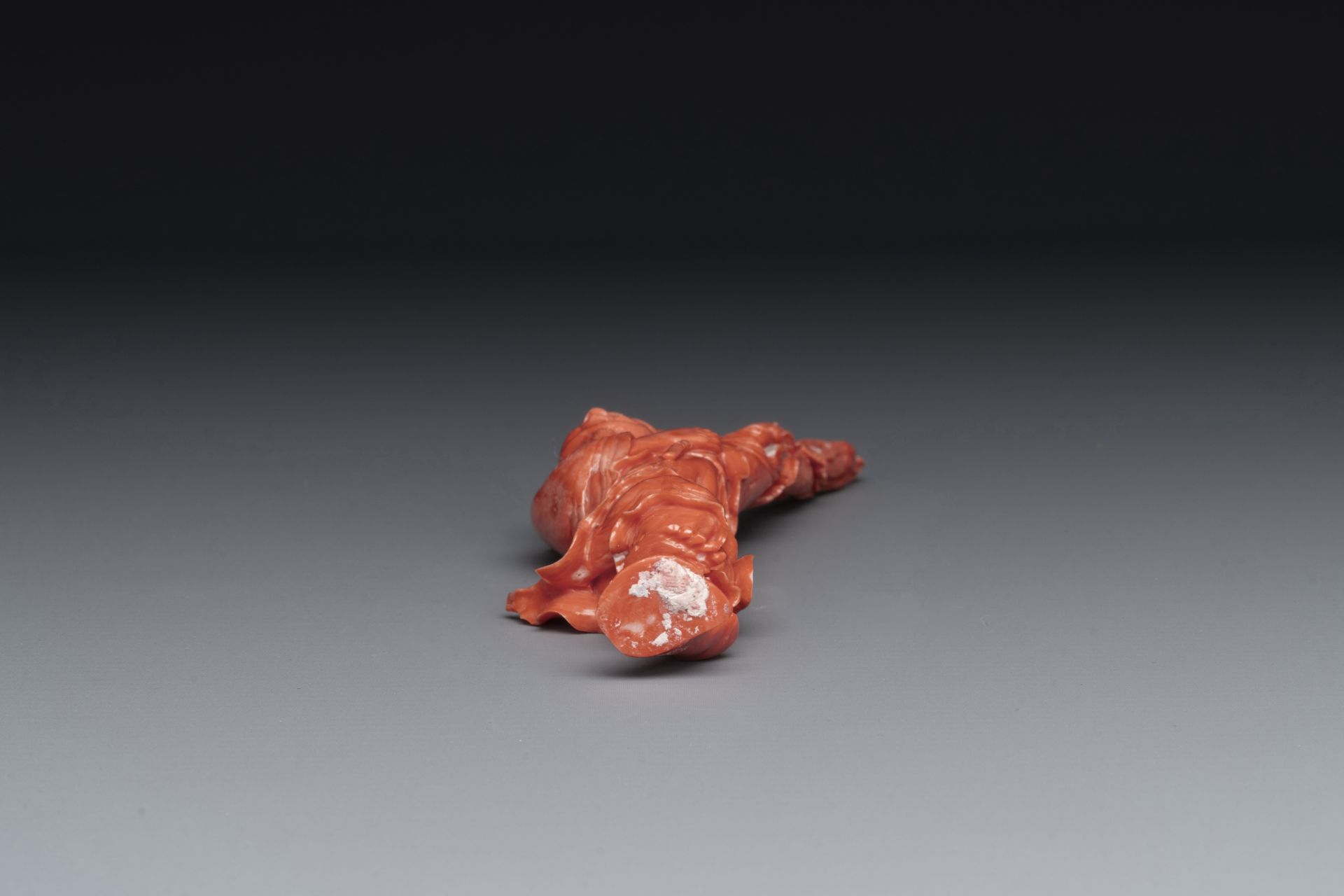 A Chinese red coral figure of a fisherman on wooden stand, 19/20th C. - Image 6 of 6