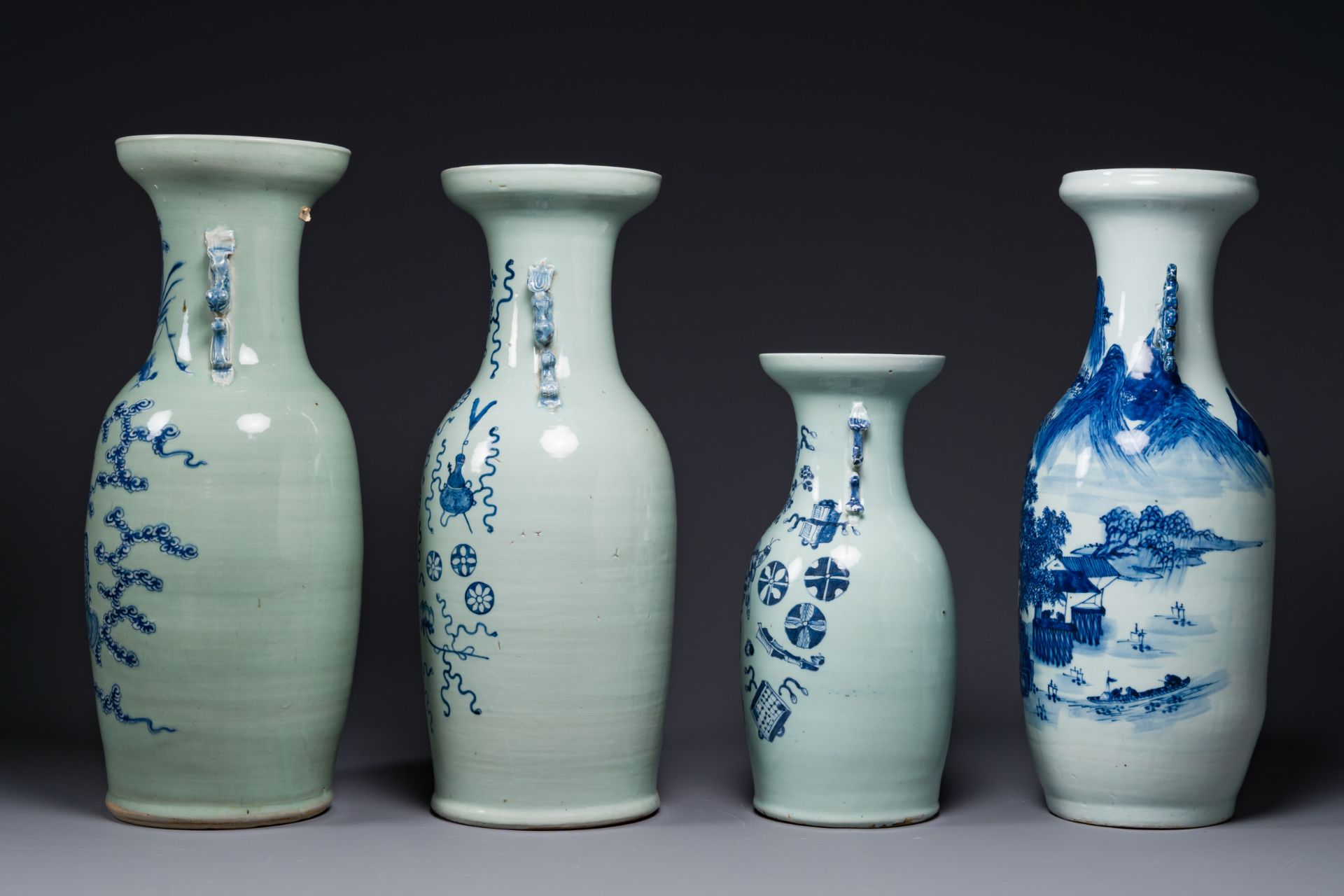 Four Chinese celadon-ground blue and white vases, 19th C. - Bild 2 aus 6