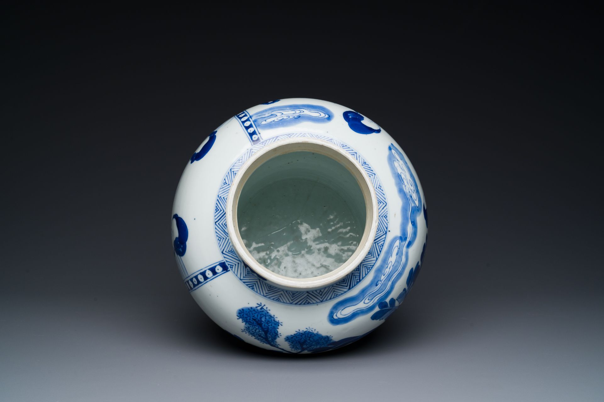 A Chinese blue and white 'Long Eliza' vase, Kangxi - Image 6 of 7
